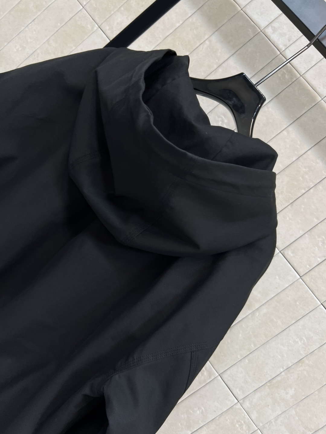 CE家 25秋冬新款 连帽凯旋门刺绣棉服外套 连帽版型上身洋气减龄 宽松廓形百搭不挑人以从容姿态应对天气