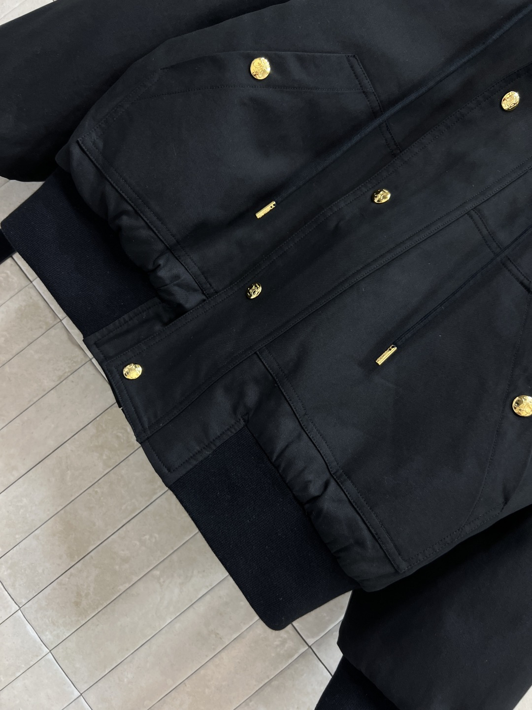 CE家 25秋冬新款 连帽凯旋门刺绣棉服外套 连帽版型上身洋气减龄 宽松廓形百搭不挑人以从容姿态应对天气