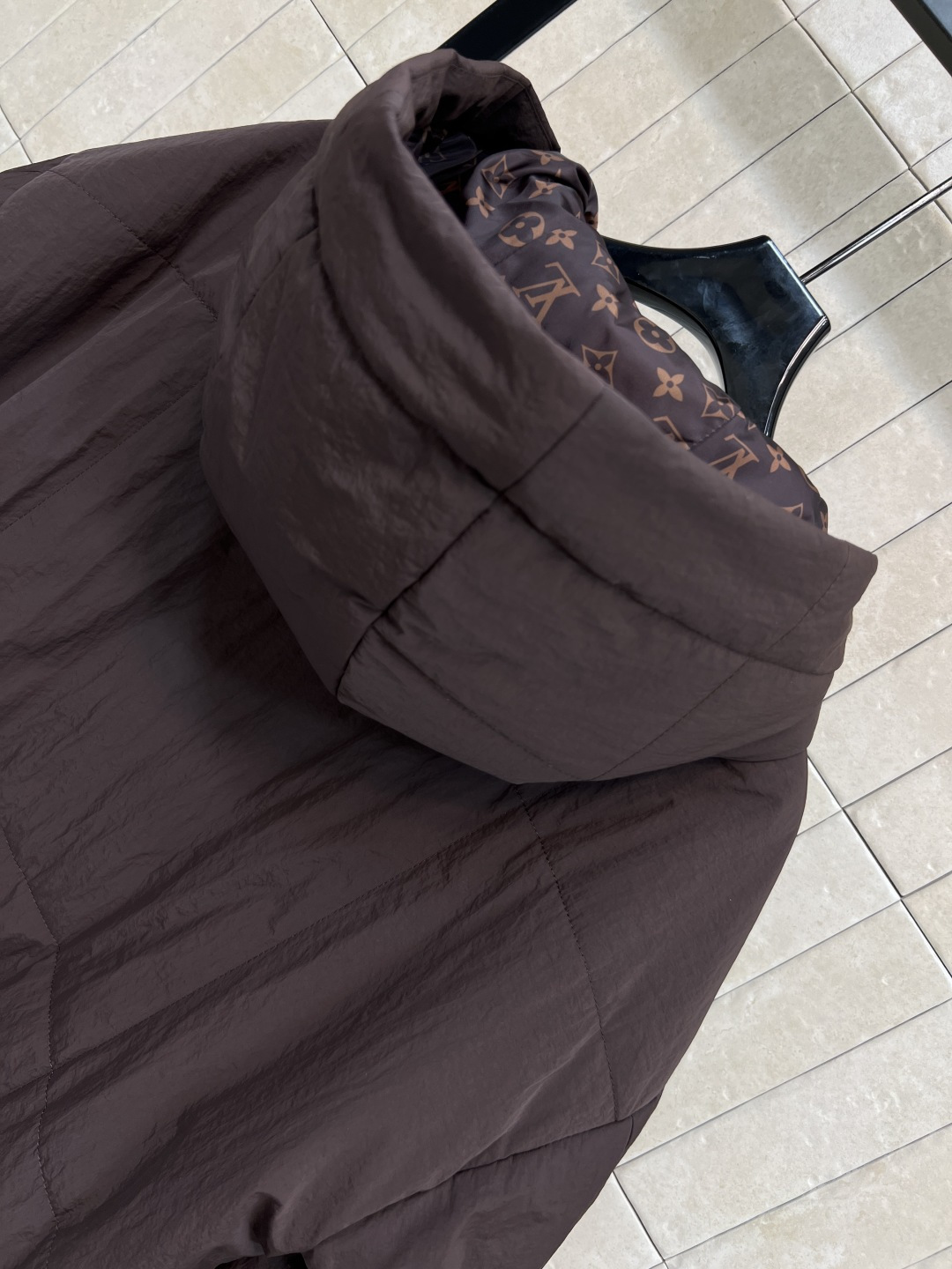 L家25秋冬新款 连帽夹克棉服外套 定制复古肌理感面料 连帽宽松版型上身巨显瘦 帅气又拉风的时髦单品 里