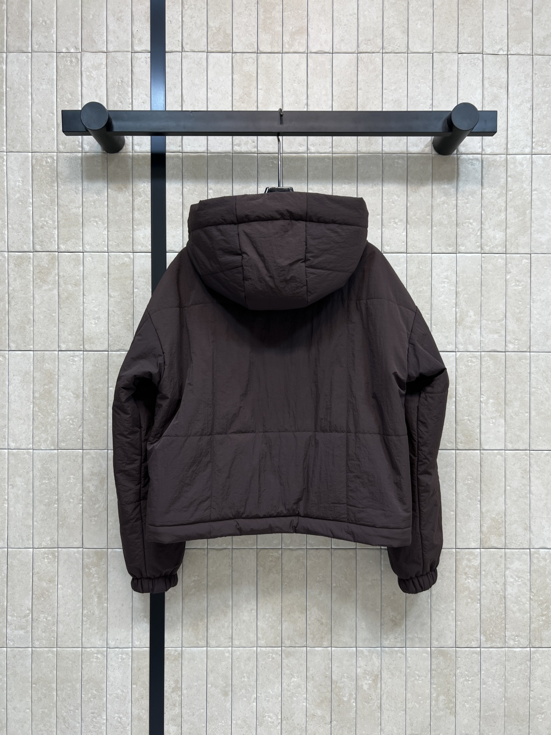 L家25秋冬新款 连帽夹克棉服外套 定制复古肌理感面料 连帽宽松版型上身巨显瘦 帅气又拉风的时髦单品 里