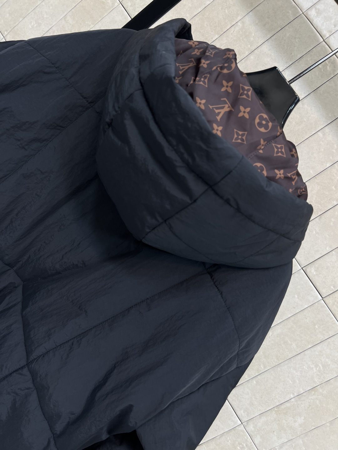 L家25秋冬新款 连帽夹克棉服外套 定制复古肌理感面料 连帽宽松版型上身巨显瘦 帅气又拉风的时髦单品 里