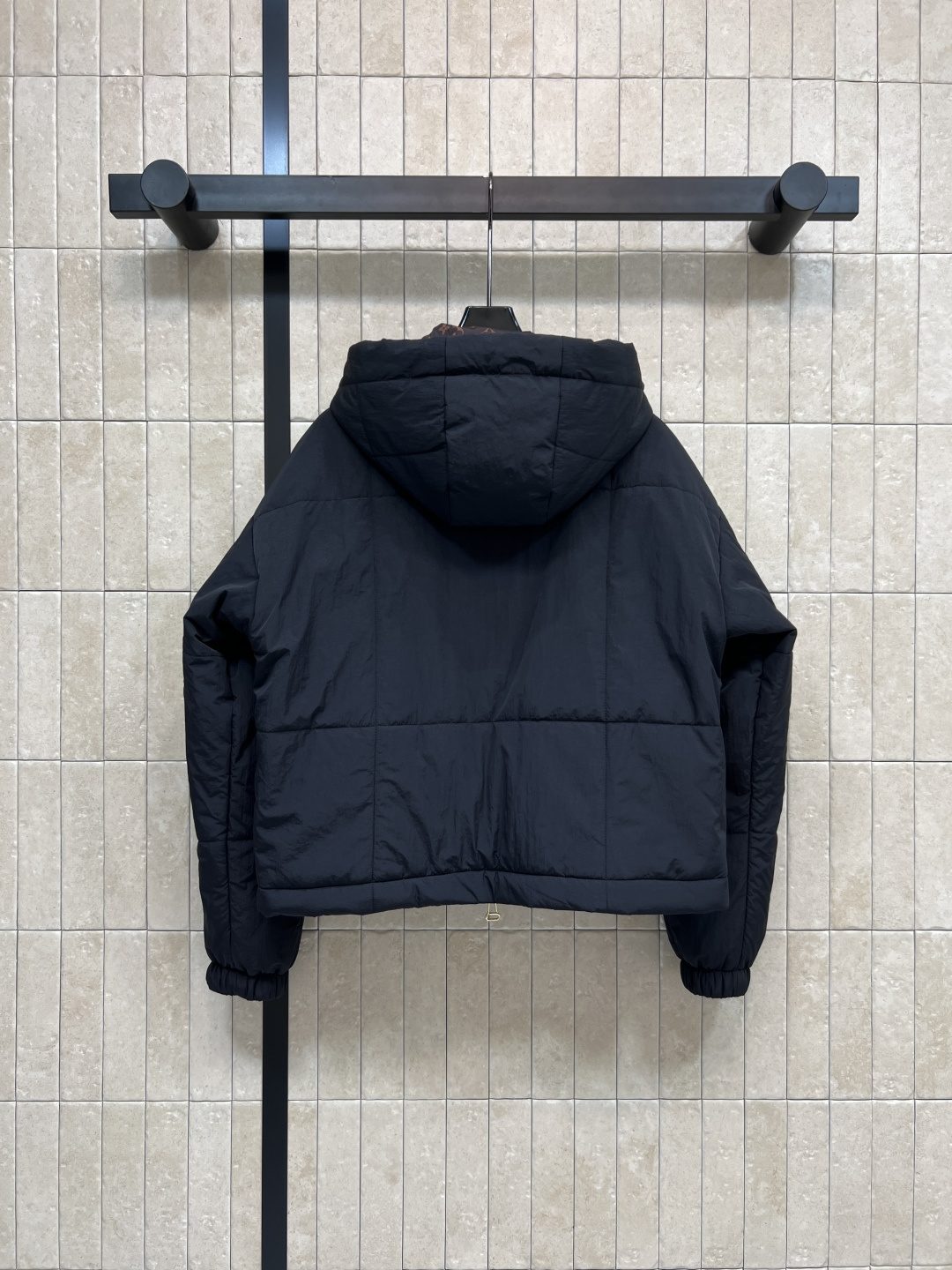 L家25秋冬新款 连帽夹克棉服外套 定制复古肌理感面料 连帽宽松版型上身巨显瘦 帅气又拉风的时髦单品 里