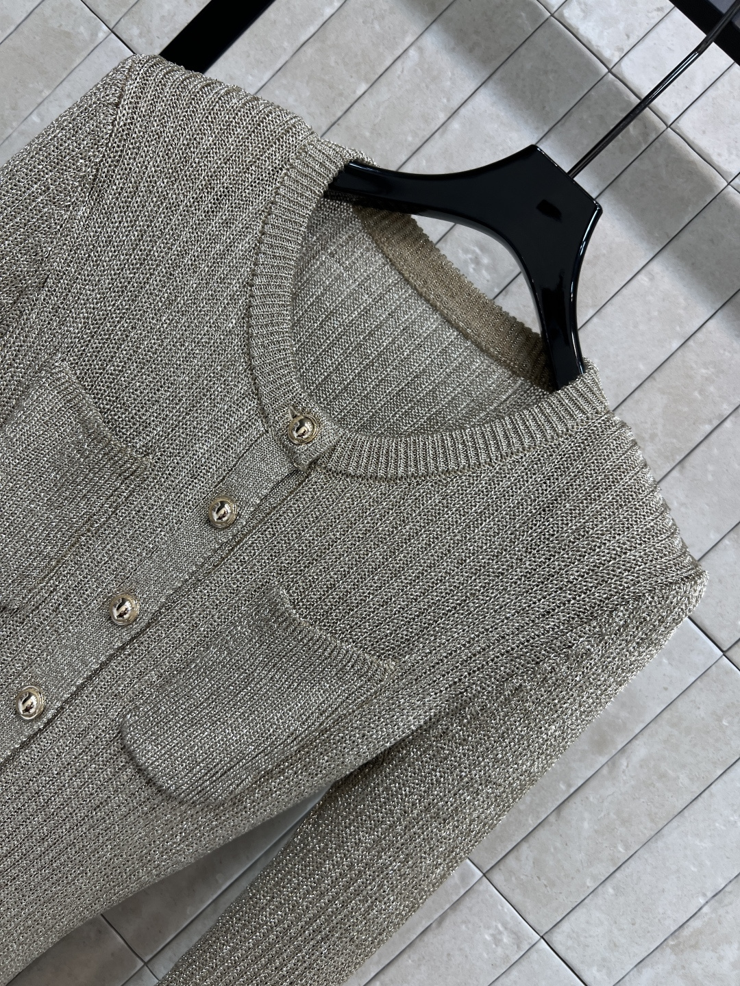 25秋冬新款 金色针织圆领连衣裙 真的开挂啦 每一件都超时髦好看 千金名媛即视感狠狠拿捏 这款A字裙型两