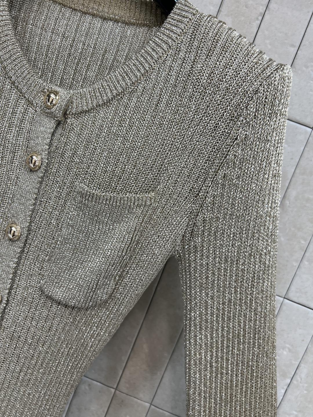 25秋冬新款 金色针织圆领连衣裙 真的开挂啦 每一件都超时髦好看 千金名媛即视感狠狠拿捏 这款A字裙型两