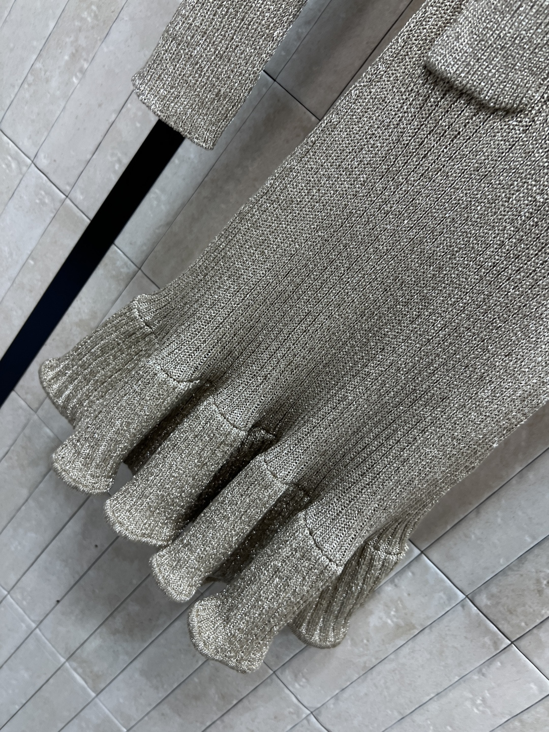 25秋冬新款 金色针织圆领连衣裙 真的开挂啦 每一件都超时髦好看 千金名媛即视感狠狠拿捏 这款A字裙型两