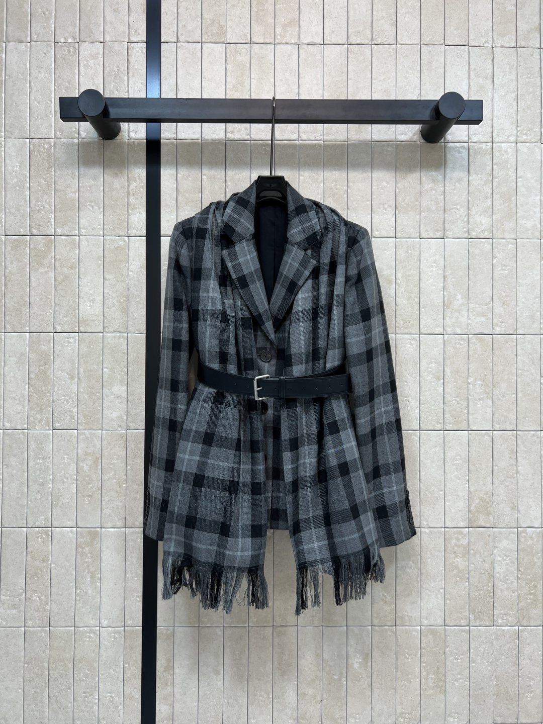 D家 25秋冬新款 复古格纹披肩西装外套 流苏披肩可拆卸设计 也可直接当围脖使用 一衣多穿轻松get 修