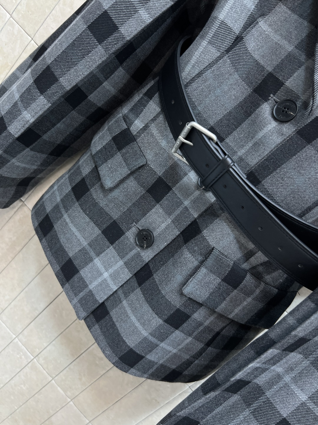 D家 25秋冬新款 复古格纹披肩西装外套 流苏披肩可拆卸设计 也可直接当围脖使用 一衣多穿轻松get 修