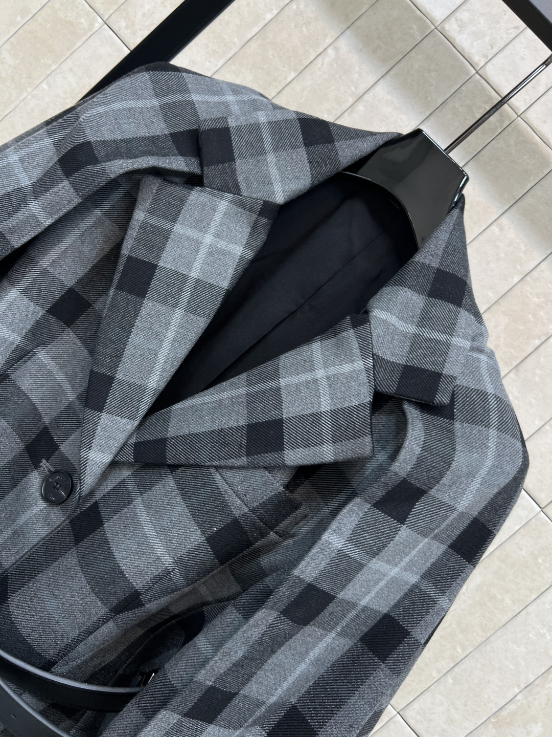 D家 25秋冬新款 复古格纹披肩西装外套 流苏披肩可拆卸设计 也可直接当围脖使用 一衣多穿轻松get 修