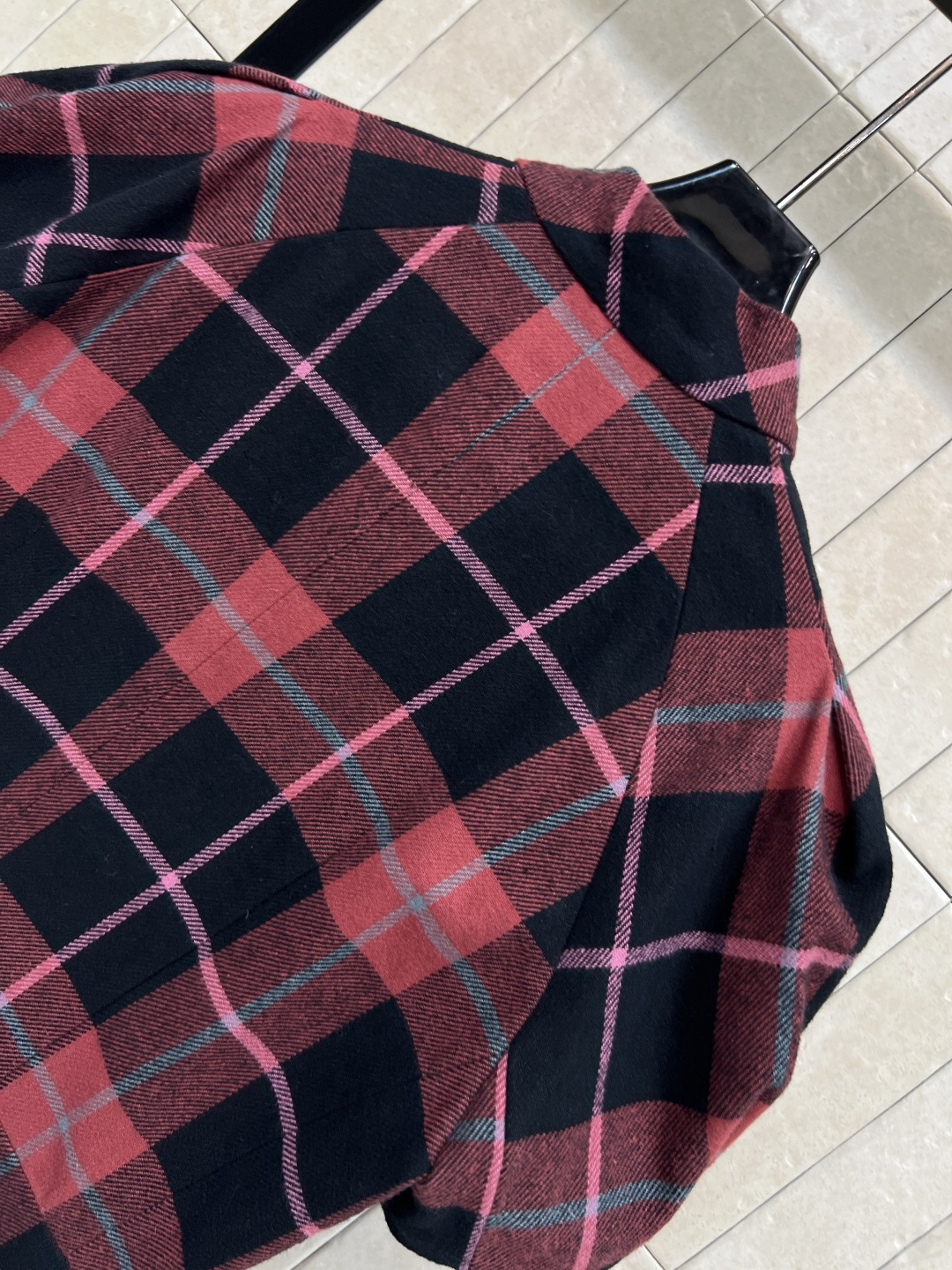 D家 25秋冬新款 复古格纹毛呢系列 泡泡袖小外套+西装外套+一片式百褶短裙+半身裙+短袖连衣裙+吊带连