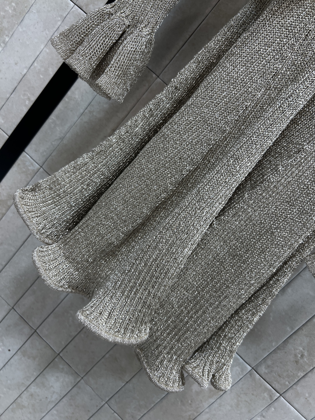 25秋冬新款 金色针织圆领连衣裙 真的开挂啦 每一件都超时髦好看 千金名媛即视感狠狠拿捏 这款A字裙型两