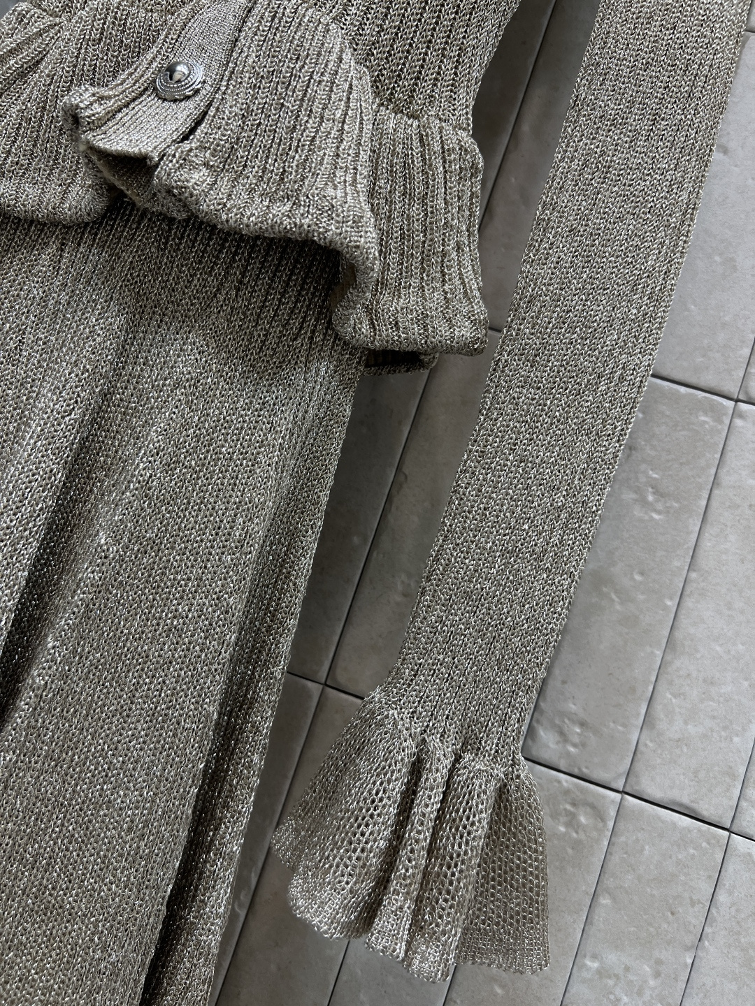 25秋冬新款 金色针织圆领连衣裙 真的开挂啦 每一件都超时髦好看 千金名媛即视感狠狠拿捏 这款A字裙型两