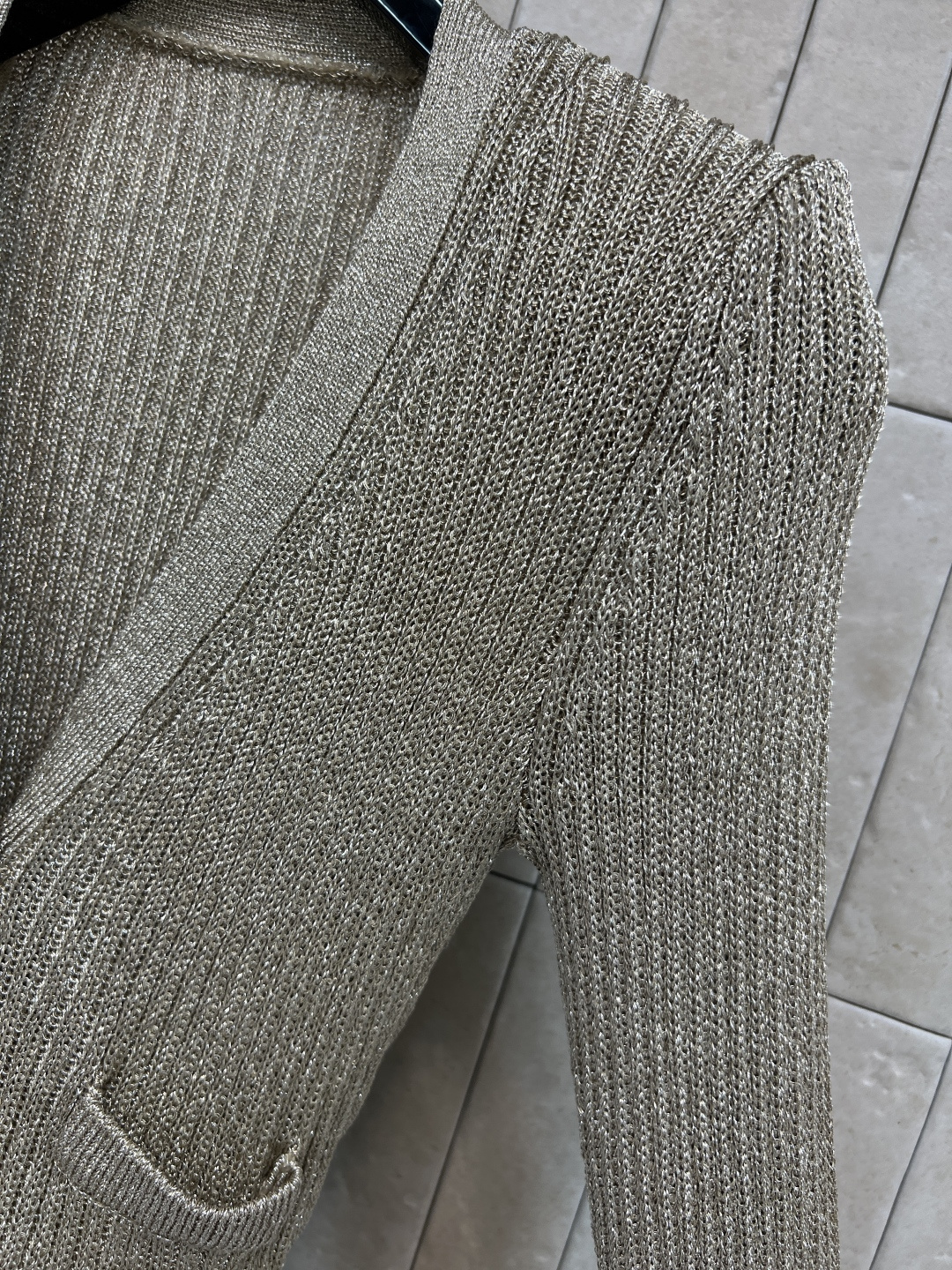 25秋冬新款 金色针织圆领连衣裙 真的开挂啦 每一件都超时髦好看 千金名媛即视感狠狠拿捏 这款A字裙型两