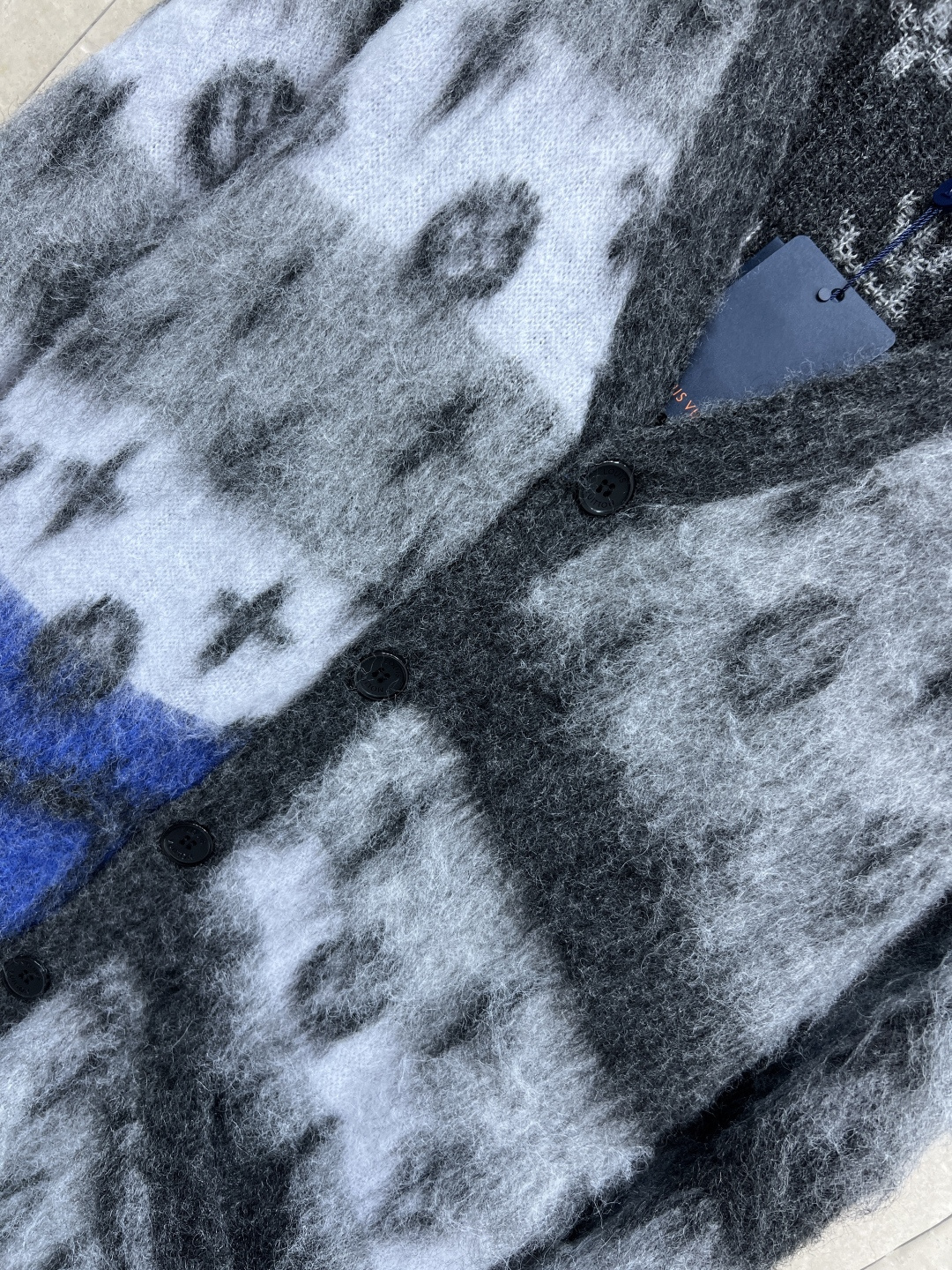 L家 25秋冬新款 氛围感慵懒风 老花提花马海毛毛衣 秋冬必留款 上身太好看了 慵懒随性又充满时髦感 满