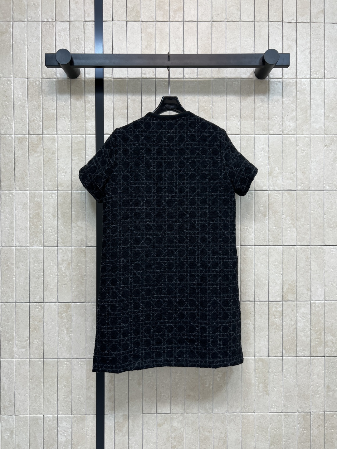 D家 25秋冬新款 圆领藤格纹短袖连衣裙 超大藤格纹突显纹理效果别具一格 每一处都散发着精致感 小圆领细