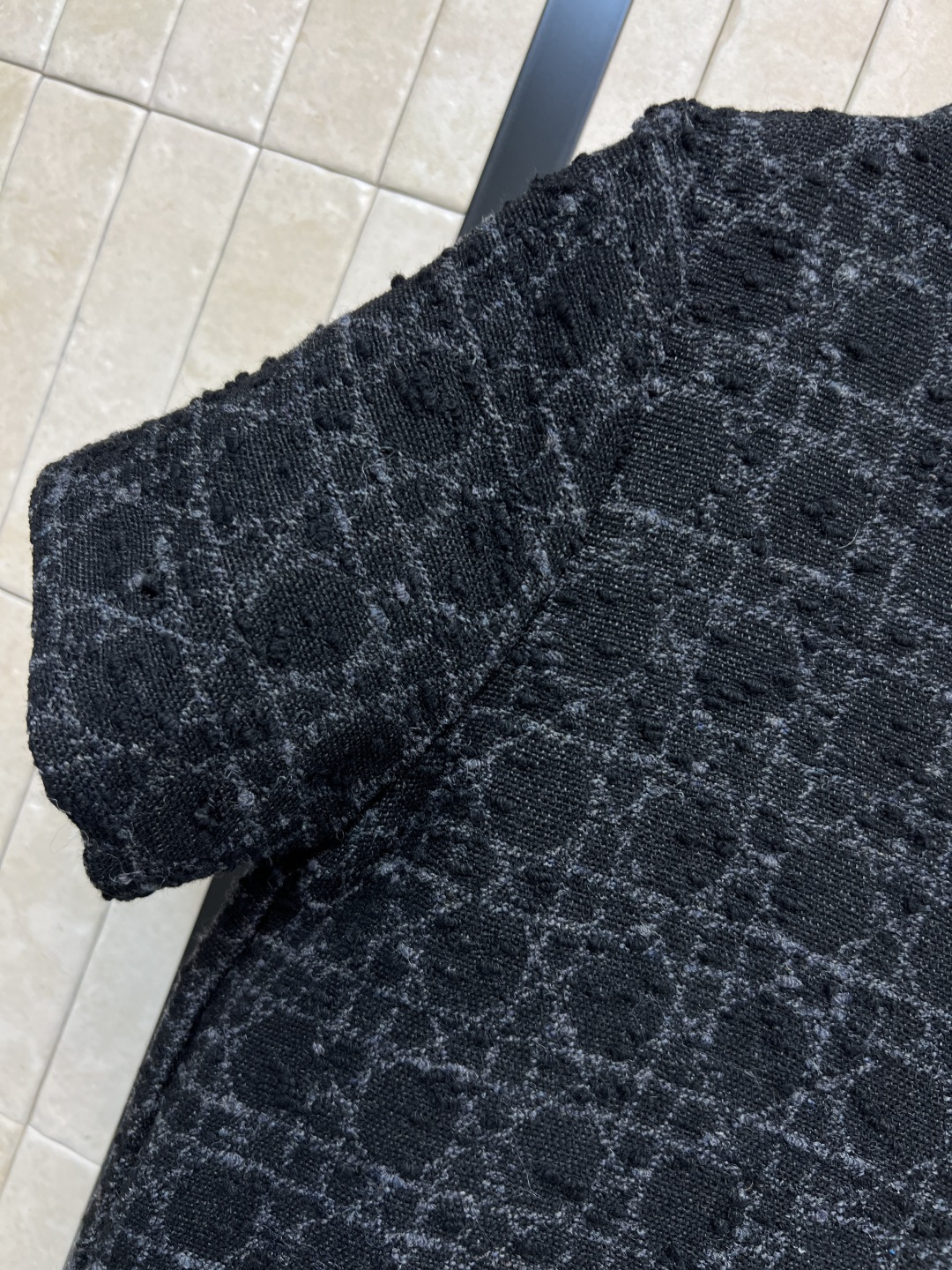 D家 25秋冬新款 圆领藤格纹短袖连衣裙 超大藤格纹突显纹理效果别具一格 每一处都散发着精致感 小圆领细