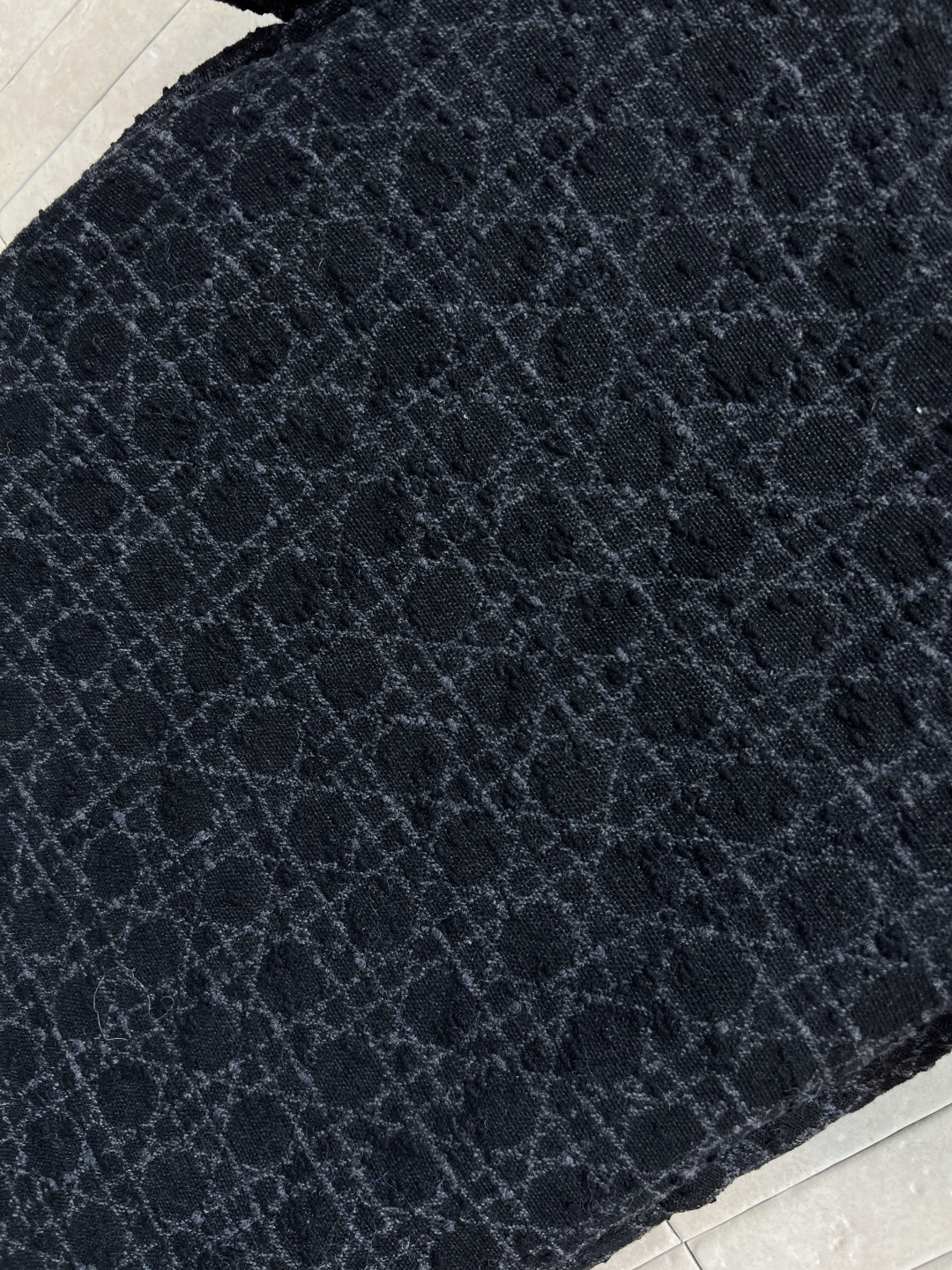 D家 25秋冬新款 圆领藤格纹短袖连衣裙 超大藤格纹突显纹理效果别具一格 每一处都散发着精致感 小圆领细