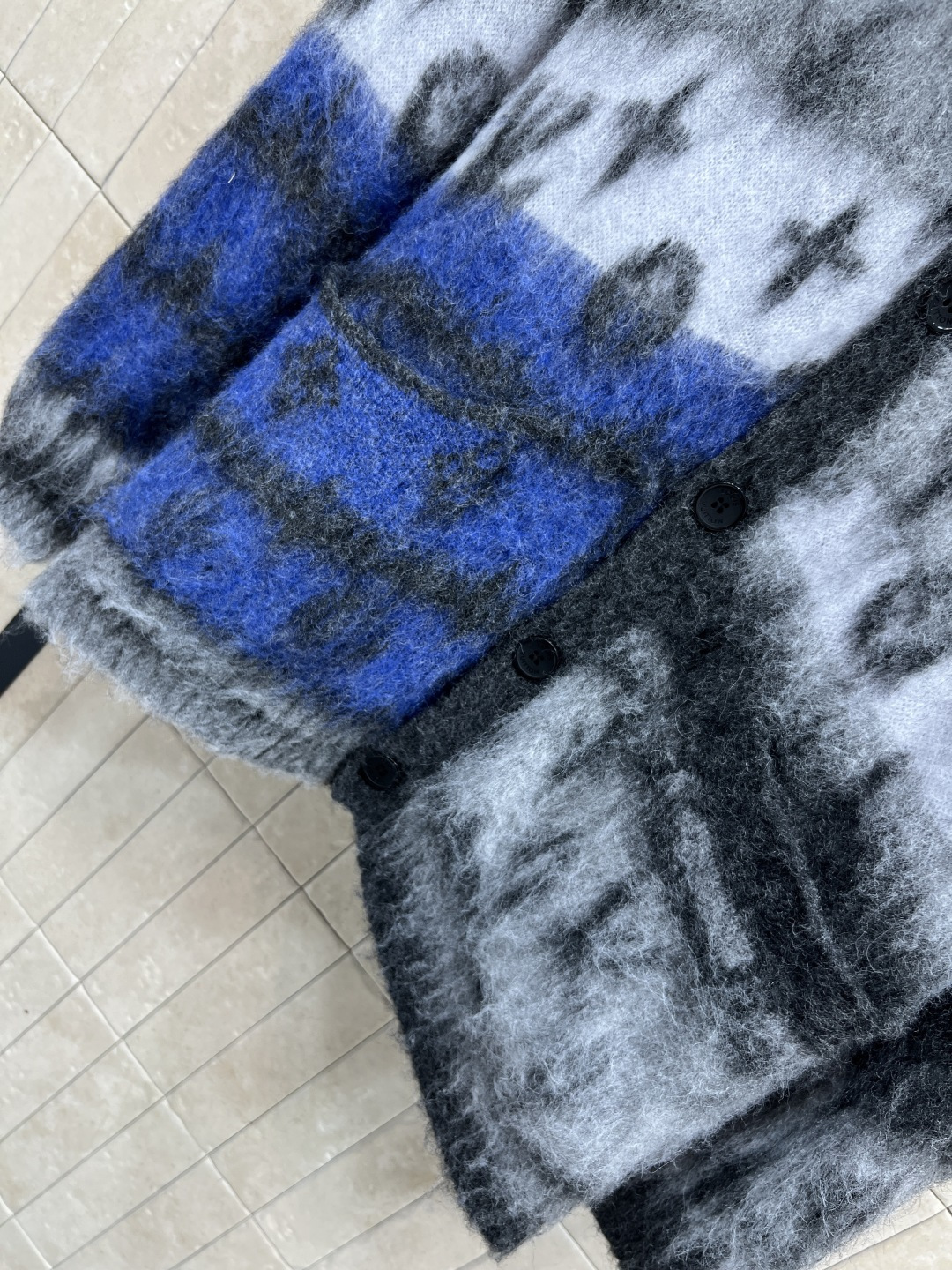 L家 25秋冬新款 氛围感慵懒风 老花提花马海毛毛衣 秋冬必留款 上身太好看了 慵懒随性又充满时髦感 满