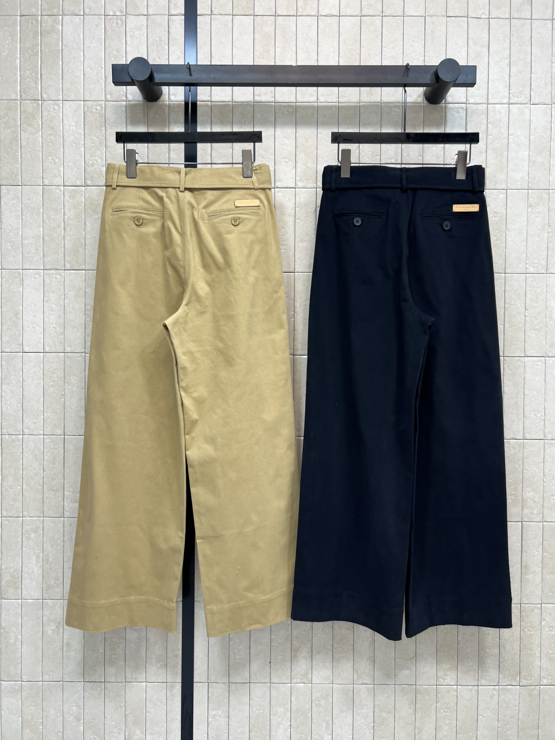 D家 25秋冬新款 腰带装饰高腰阔腿长裤 妥妥的大长腿视觉 高腰阔腿裤型 裤角可卷起来穿搭 本布系带收腰