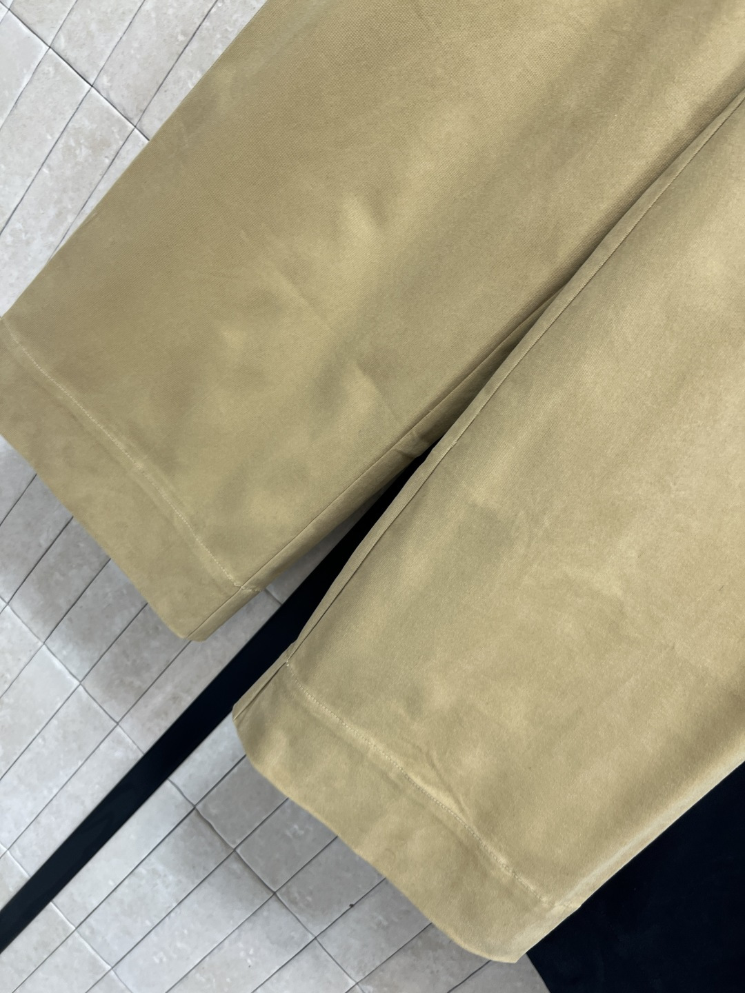 D家 25秋冬新款 腰带装饰高腰阔腿长裤 妥妥的大长腿视觉 高腰阔腿裤型 裤角可卷起来穿搭 本布系带收腰