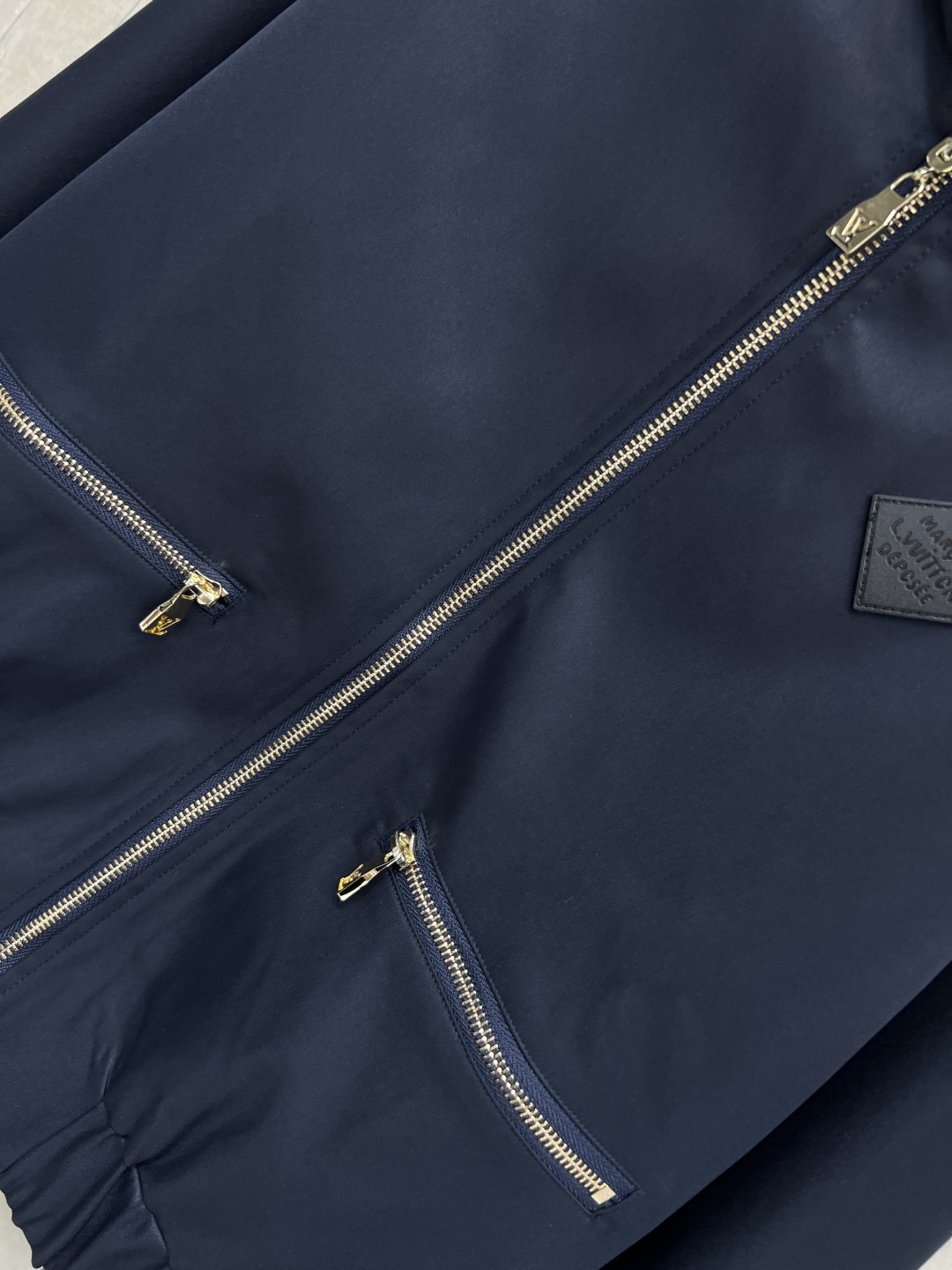 L家 25秋冬新款 双面立领夹克外套 双面变法穿 双面风格随意切换 一面是深蓝色设计 另一面是全幅 Mo