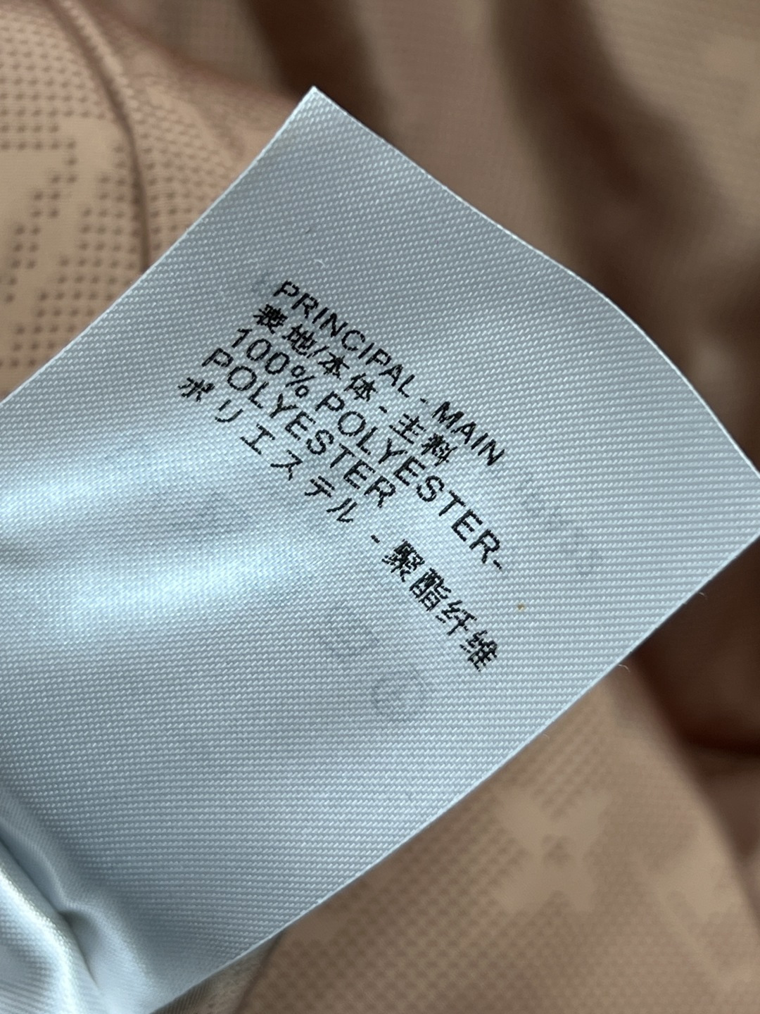 L家 25秋冬新款 老花圆领棉服 拼接毛毛衣袖配有logo五金搭扣装饰点缀上 身酷帅有型 经典老花图案面