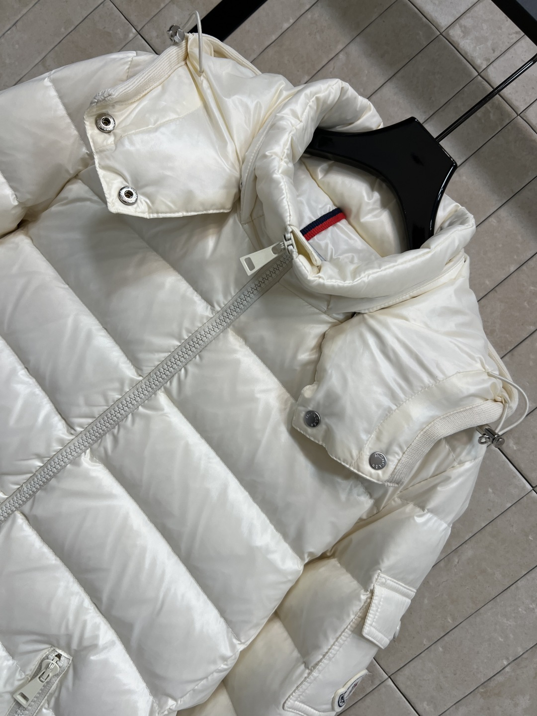 M家 25秋冬新款 连帽收腰 羽绒服 可拆卸连帽立领设计 修身羽绒服上身暖炉效果国标 90绒填充 上身妥