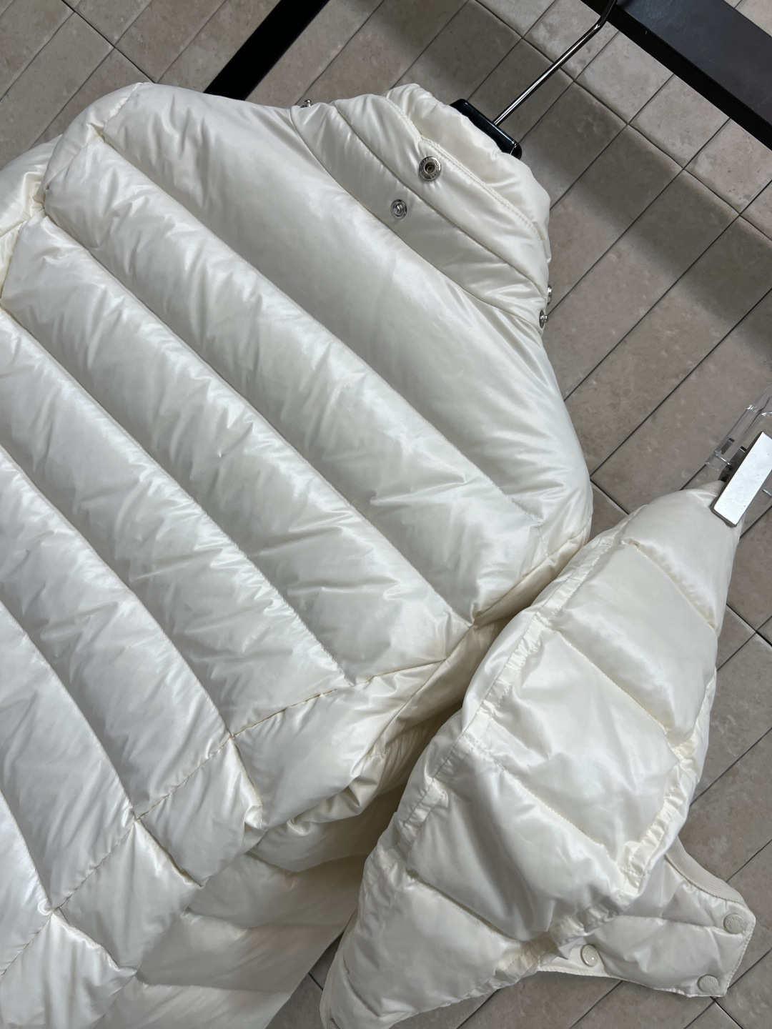 M家 25秋冬新款 连帽收腰 羽绒服 可拆卸连帽立领设计 修身羽绒服上身暖炉效果国标 90绒填充 上身妥