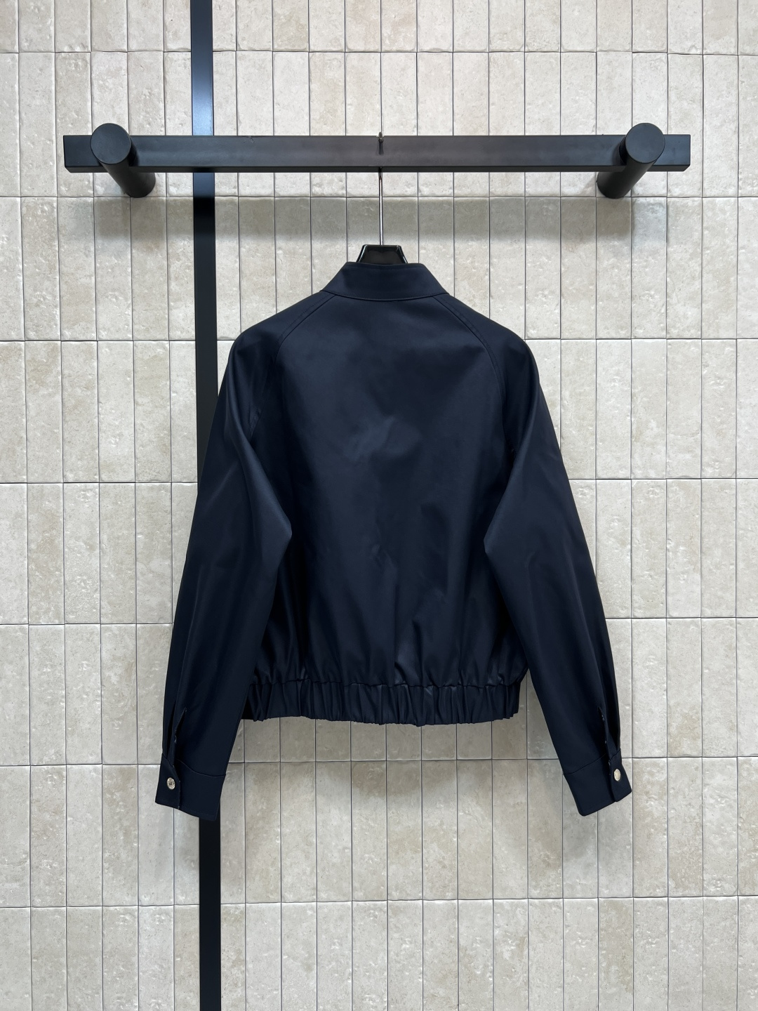 L家 25秋冬新款 双面立领夹克外套 双面变法穿 双面风格随意切换 一面是深蓝色设计 另一面是全幅 Mo