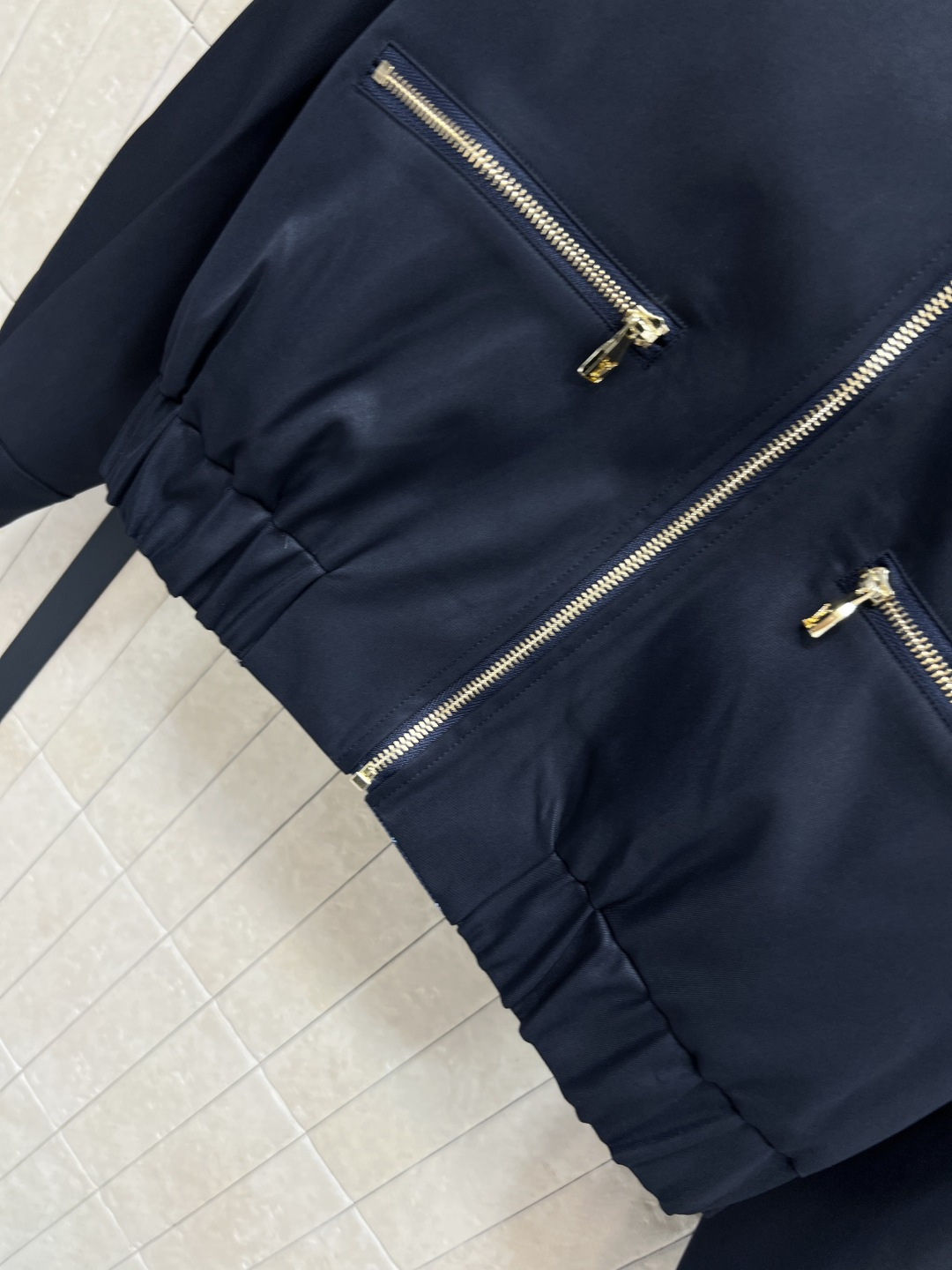 L家 25秋冬新款 双面立领夹克外套 双面变法穿 双面风格随意切换 一面是深蓝色设计 另一面是全幅 Mo