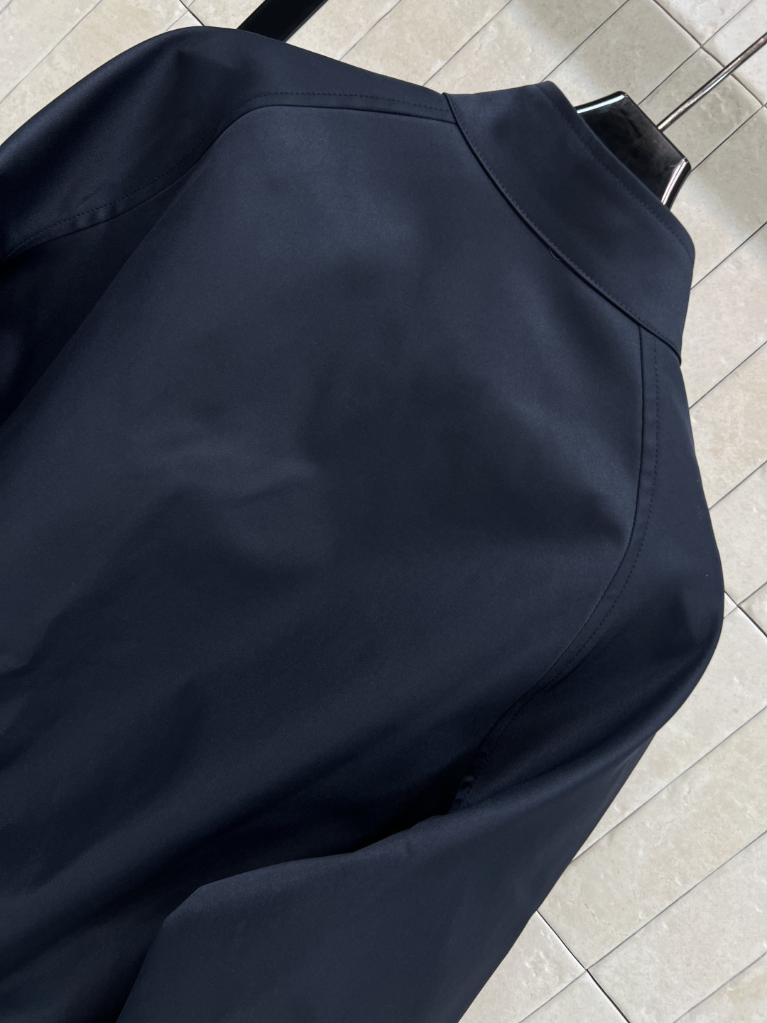 L家 25秋冬新款 双面立领夹克外套 双面变法穿 双面风格随意切换 一面是深蓝色设计 另一面是全幅 Mo