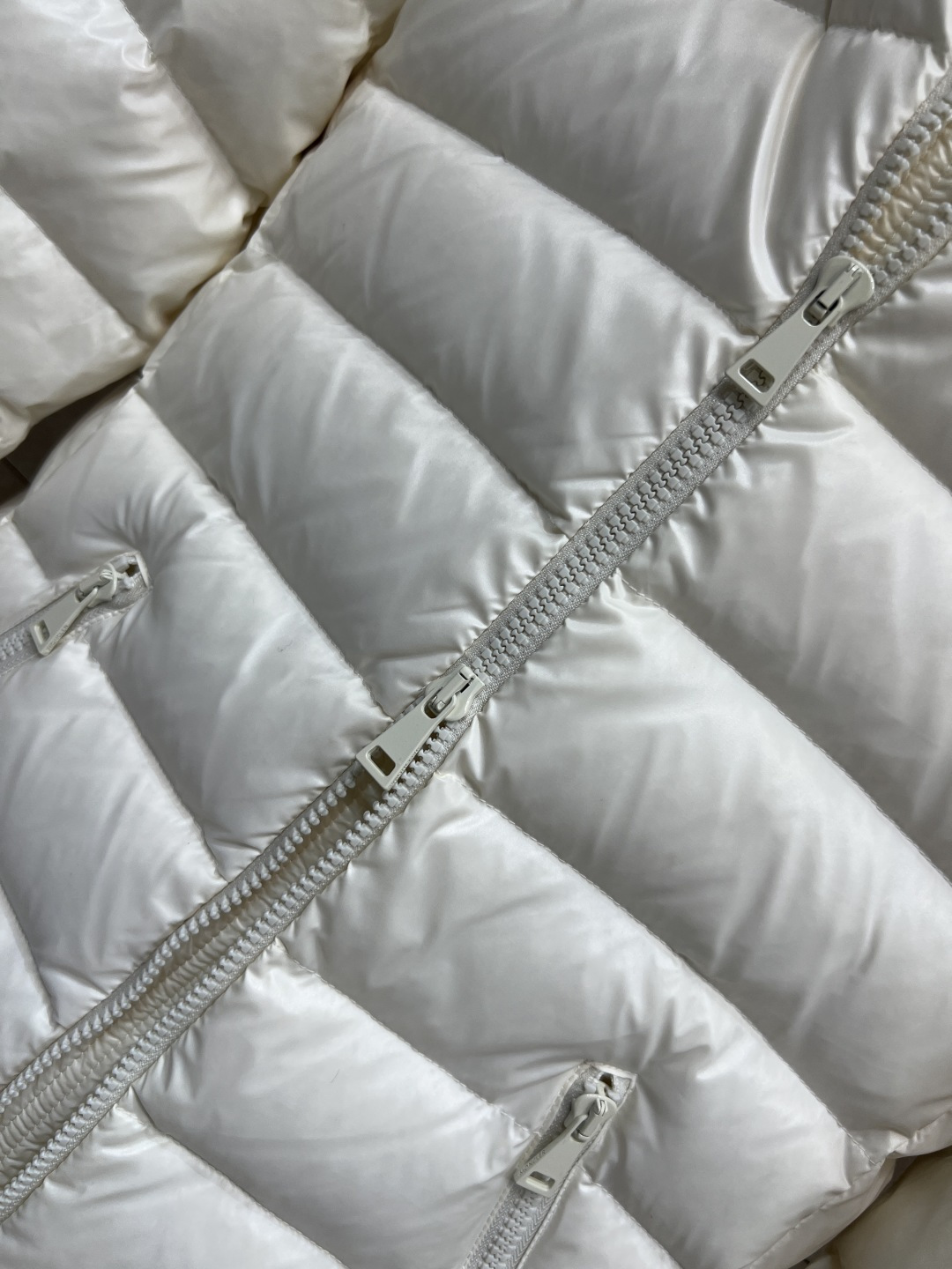 M家 25秋冬新款 连帽收腰 羽绒服 可拆卸连帽立领设计 修身羽绒服上身暖炉效果国标 90绒填充 上身妥