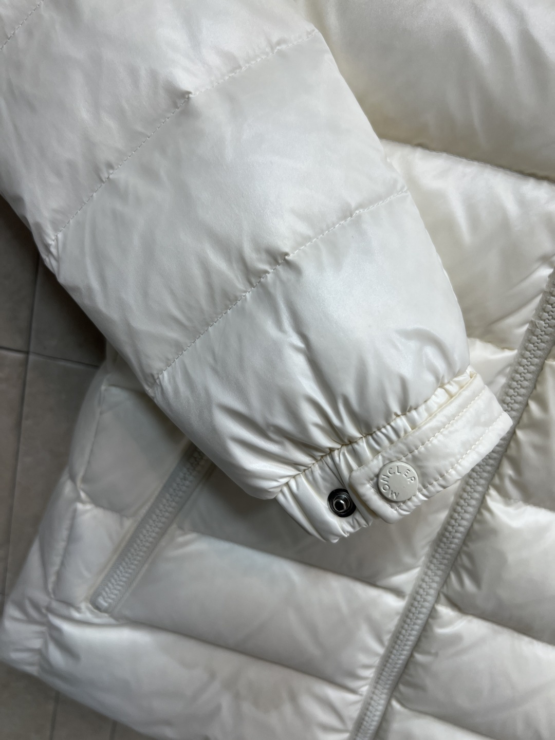 M家 25秋冬新款 连帽收腰 羽绒服 可拆卸连帽立领设计 修身羽绒服上身暖炉效果国标 90绒填充 上身妥