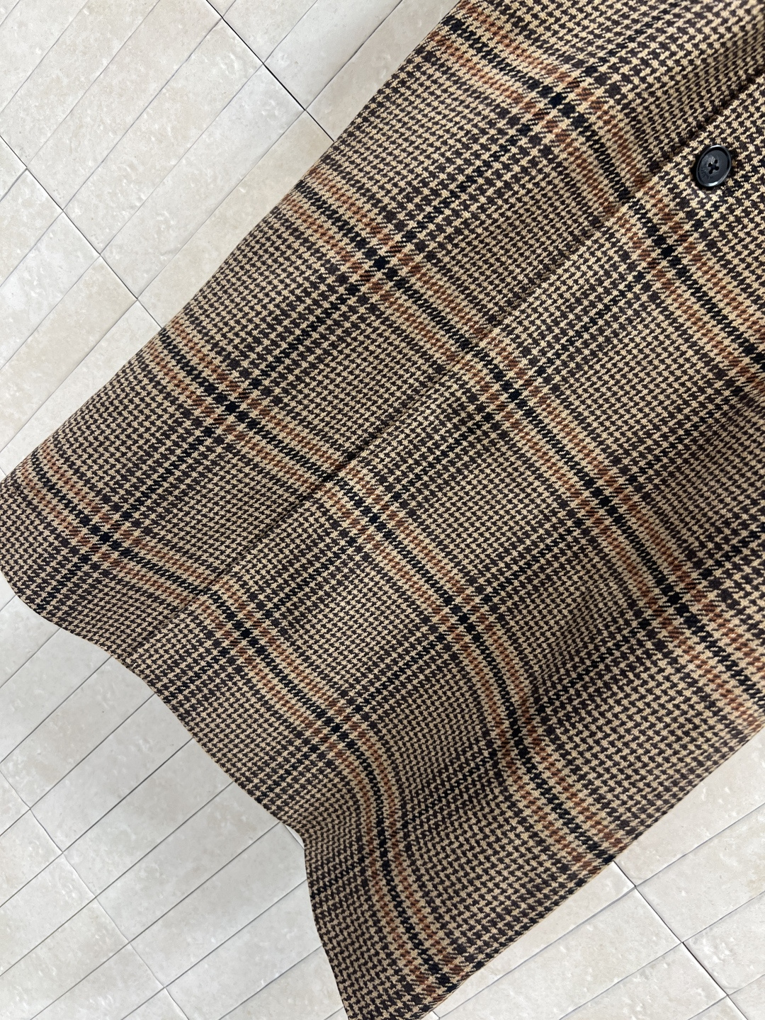 25秋冬新款 毛呢格纹风衣 新出的格纹风衣简直太吸睛了 对格对条大衣超重工 休闲版型 剪裁较为宽松 上身