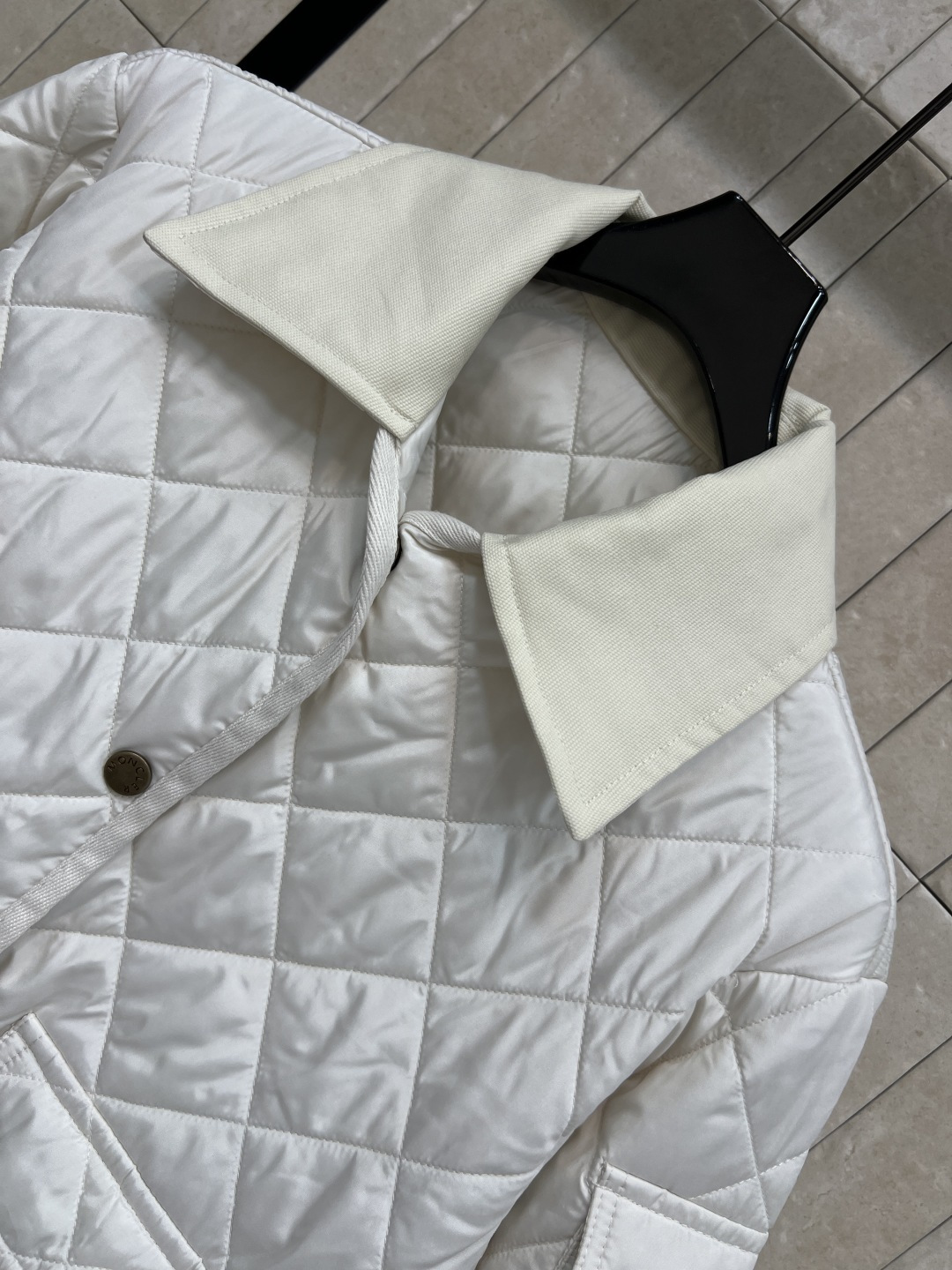 M家 25秋冬新款 菱形绗缝棉夹克外套 超级火爆的小外套上身绝绝子 进口机压线格工艺 时髦又低调 原版对