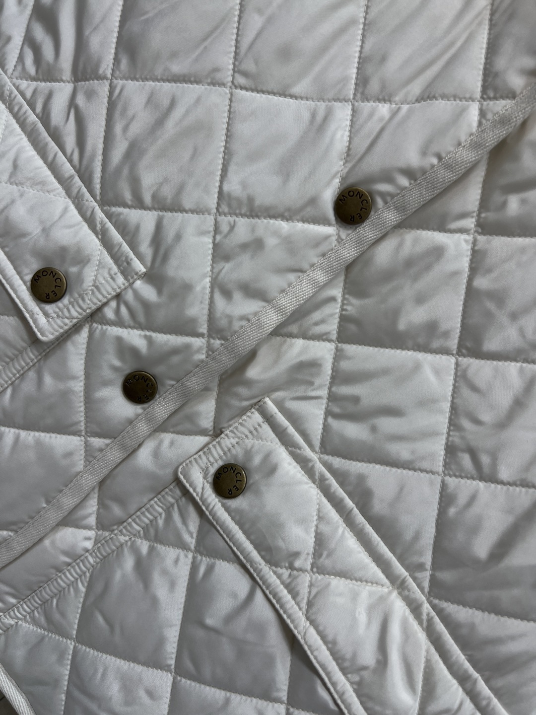 M家 25秋冬新款 菱形绗缝棉夹克外套 超级火爆的小外套上身绝绝子 进口机压线格工艺 时髦又低调 原版对