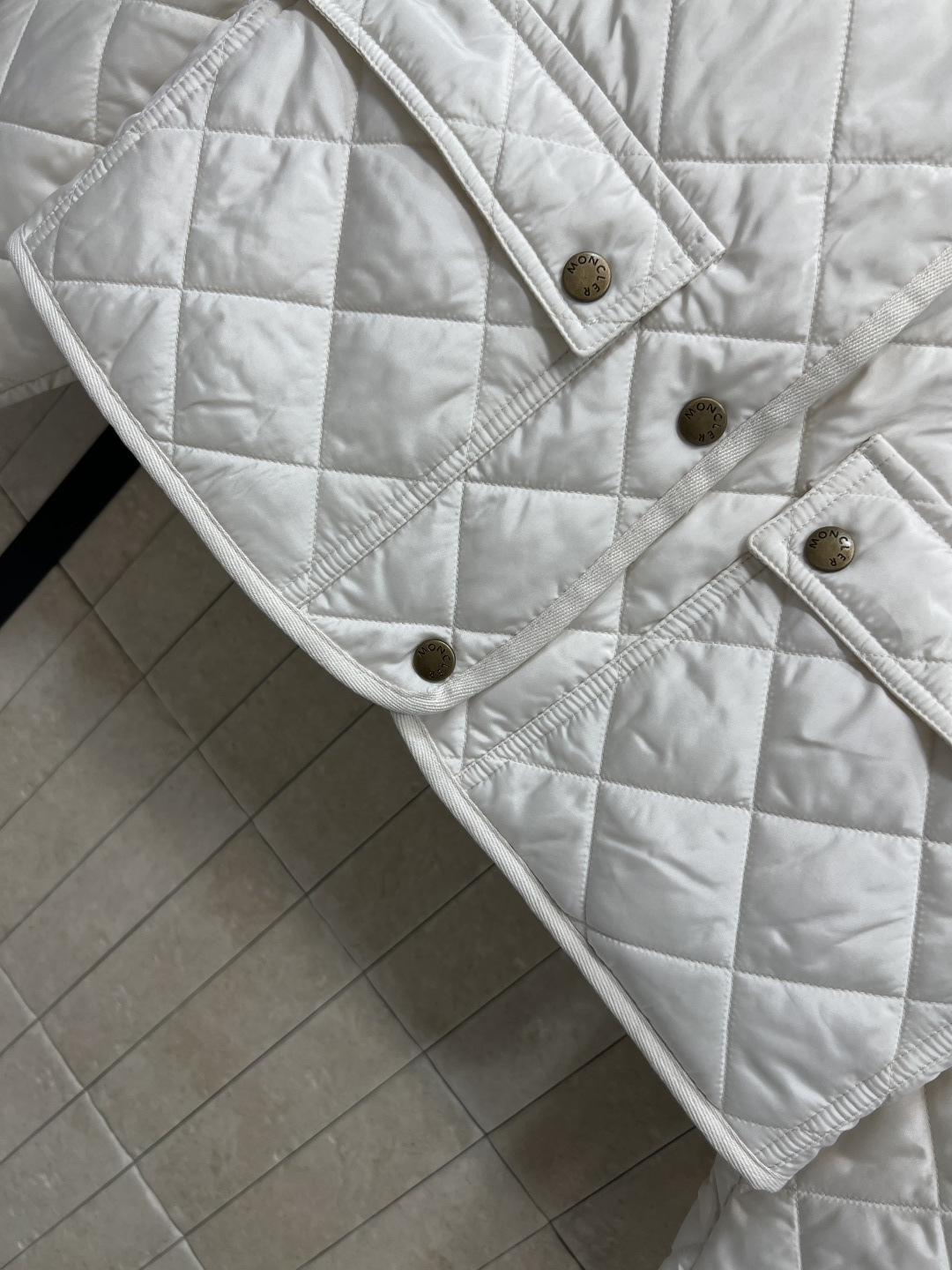 M家 25秋冬新款 菱形绗缝棉夹克外套 超级火爆的小外套上身绝绝子 进口机压线格工艺 时髦又低调 原版对