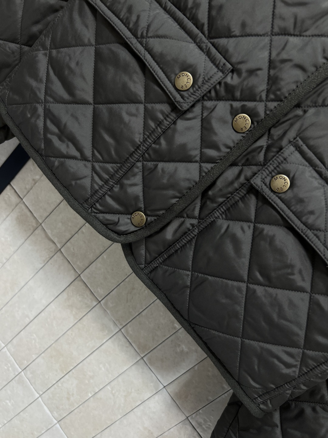 M家 25秋冬新款 菱形绗缝棉夹克外套 超级火爆的小外套上身绝绝子 进口机压线格工艺 时髦又低调 原版对