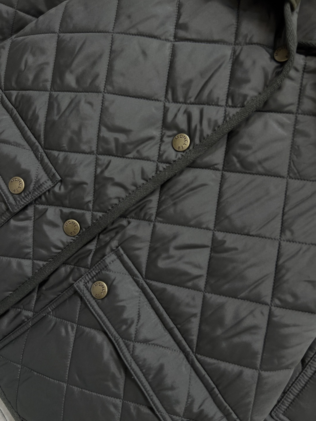 M家 25秋冬新款 菱形绗缝棉夹克外套 超级火爆的小外套上身绝绝子 进口机压线格工艺 时髦又低调 原版对