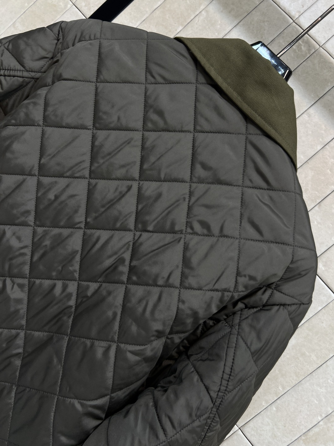 M家 25秋冬新款 菱形绗缝棉夹克外套 超级火爆的小外套上身绝绝子 进口机压线格工艺 时髦又低调 原版对