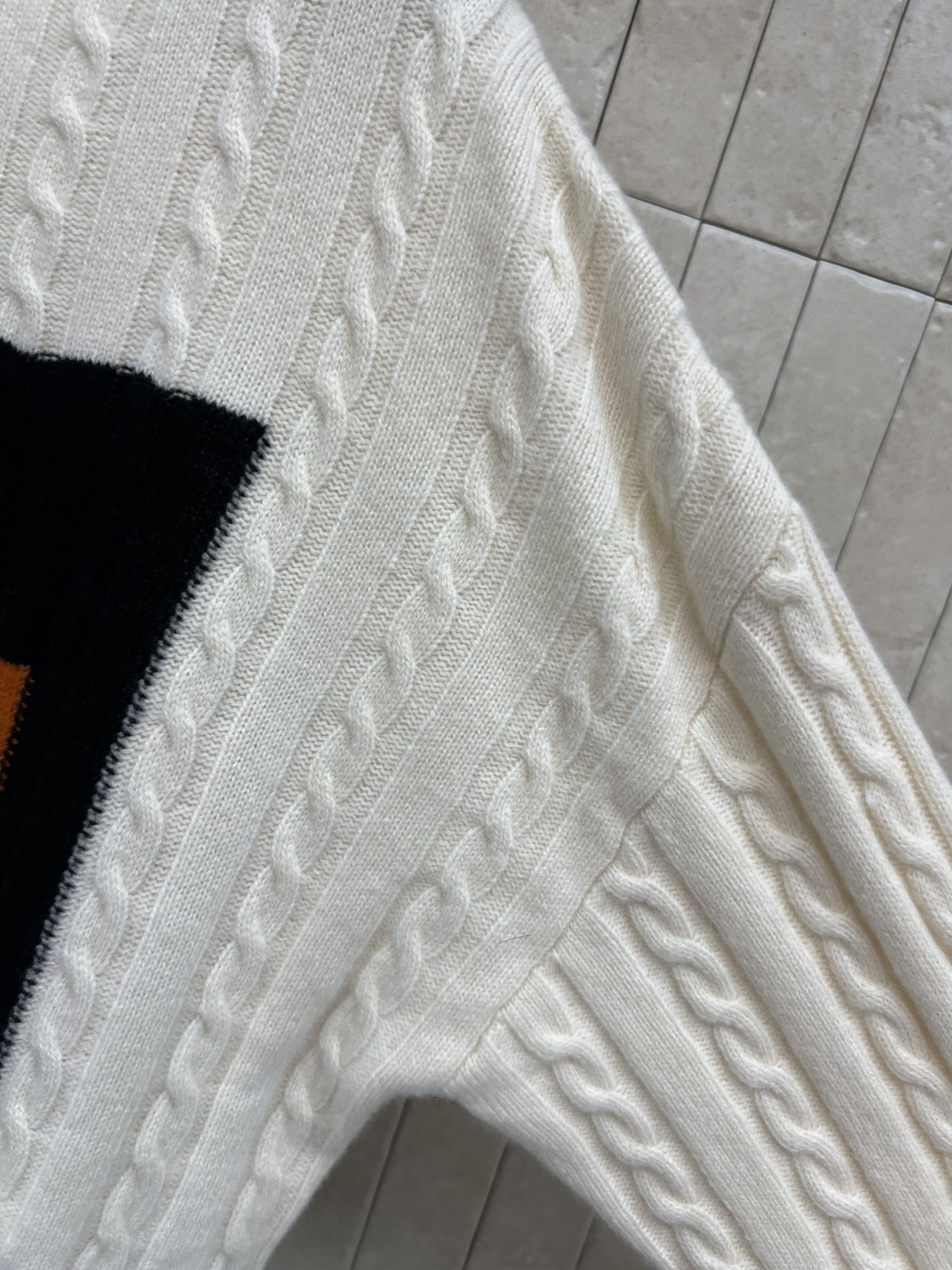 25秋冬新款 麻花提花撞色毛衣 可知性可慵懒 亦飒亦柔 自带温柔大姐姐气质 麻花针织纹理多重织法勾起立体