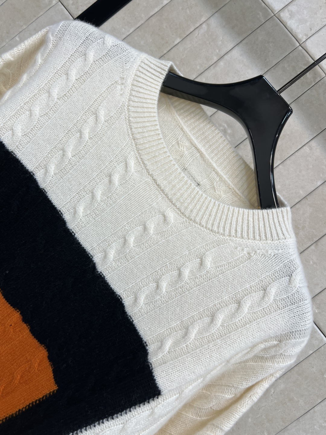 25秋冬新款 麻花提花撞色毛衣 可知性可慵懒 亦飒亦柔 自带温柔大姐姐气质 麻花针织纹理多重织法勾起立体