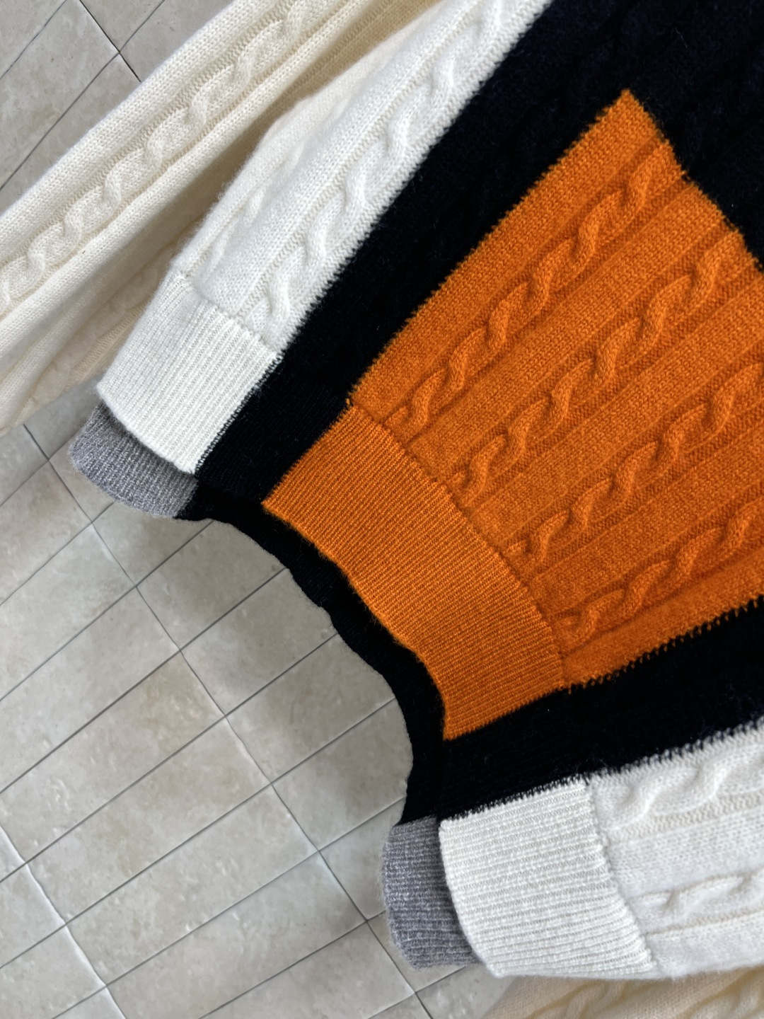 25秋冬新款 麻花提花撞色毛衣 可知性可慵懒 亦飒亦柔 自带温柔大姐姐气质 麻花针织纹理多重织法勾起立体