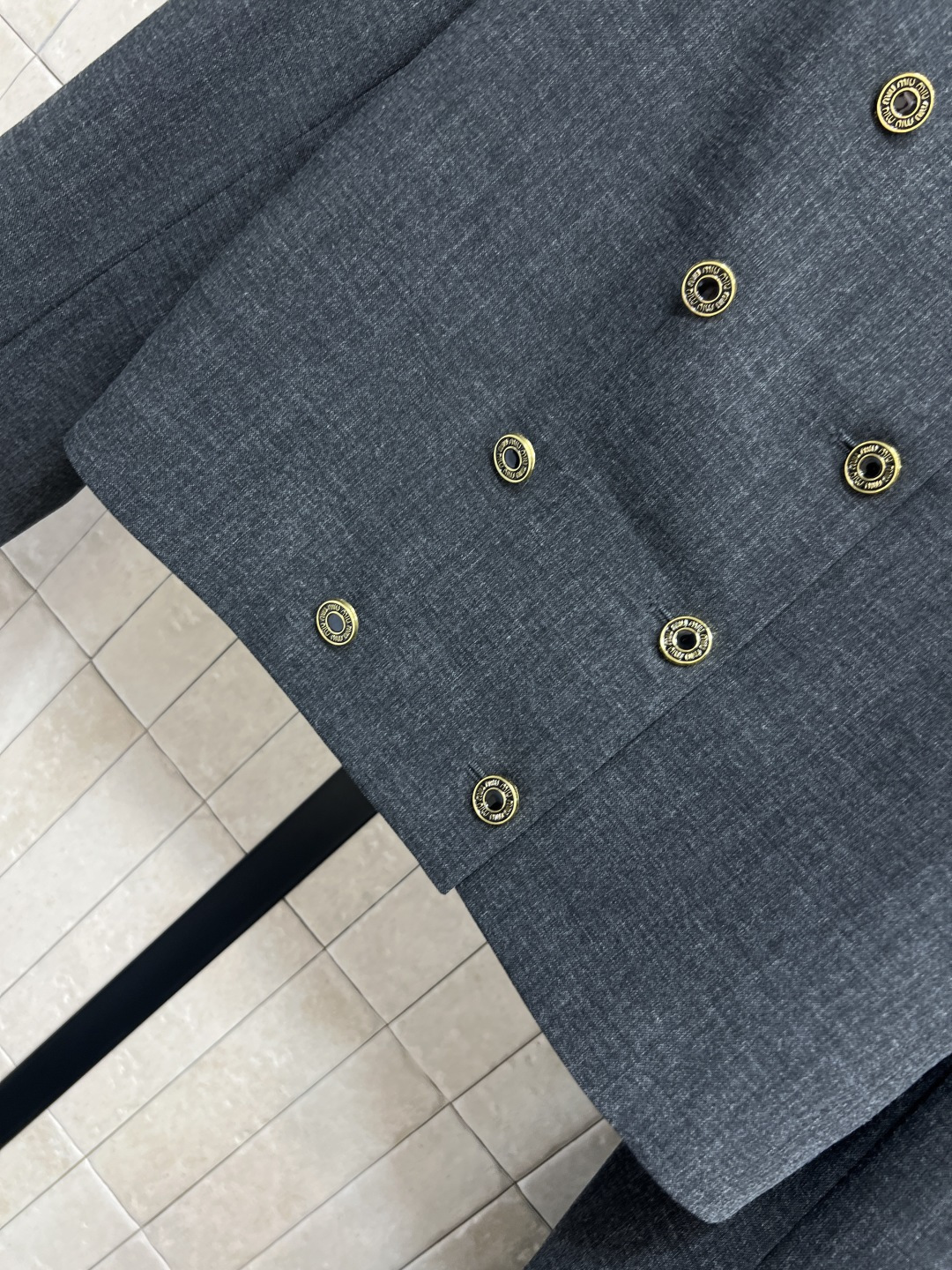 MIu家 25秋冬新款 圆领双排扣外套+高腰阔腿西裤 宽松版型舒适不挑人 面料不会过于硬挺 一套上身日常