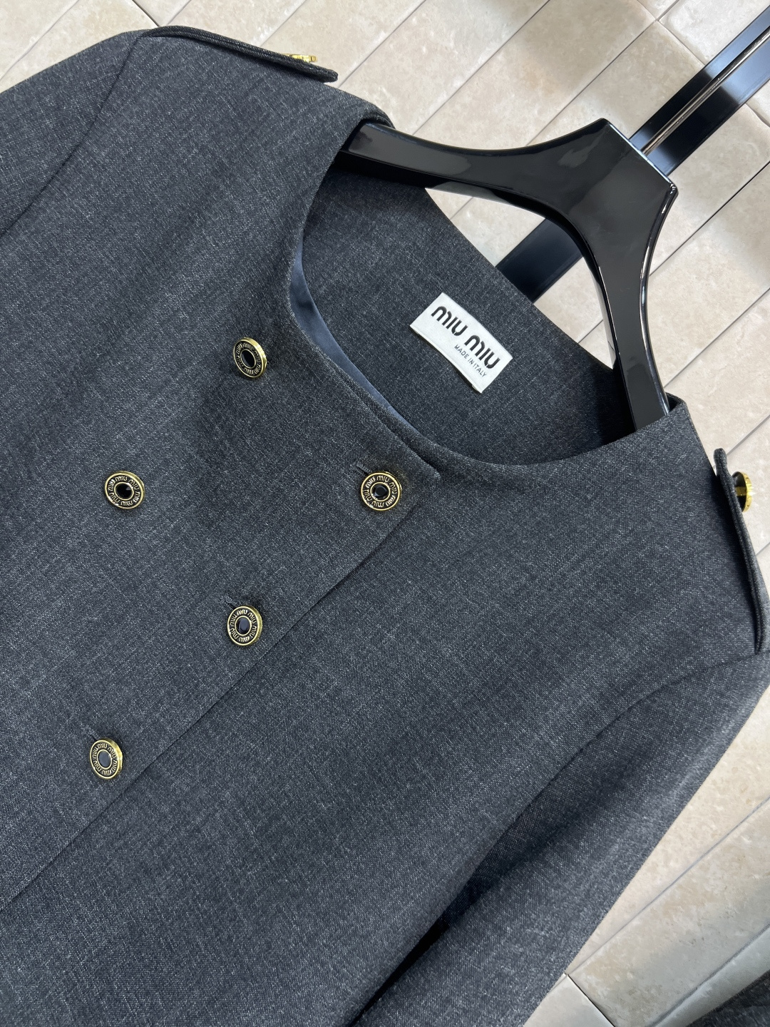 MIu家 25秋冬新款 圆领双排扣外套+高腰阔腿西裤 宽松版型舒适不挑人 面料不会过于硬挺 一套上身日常