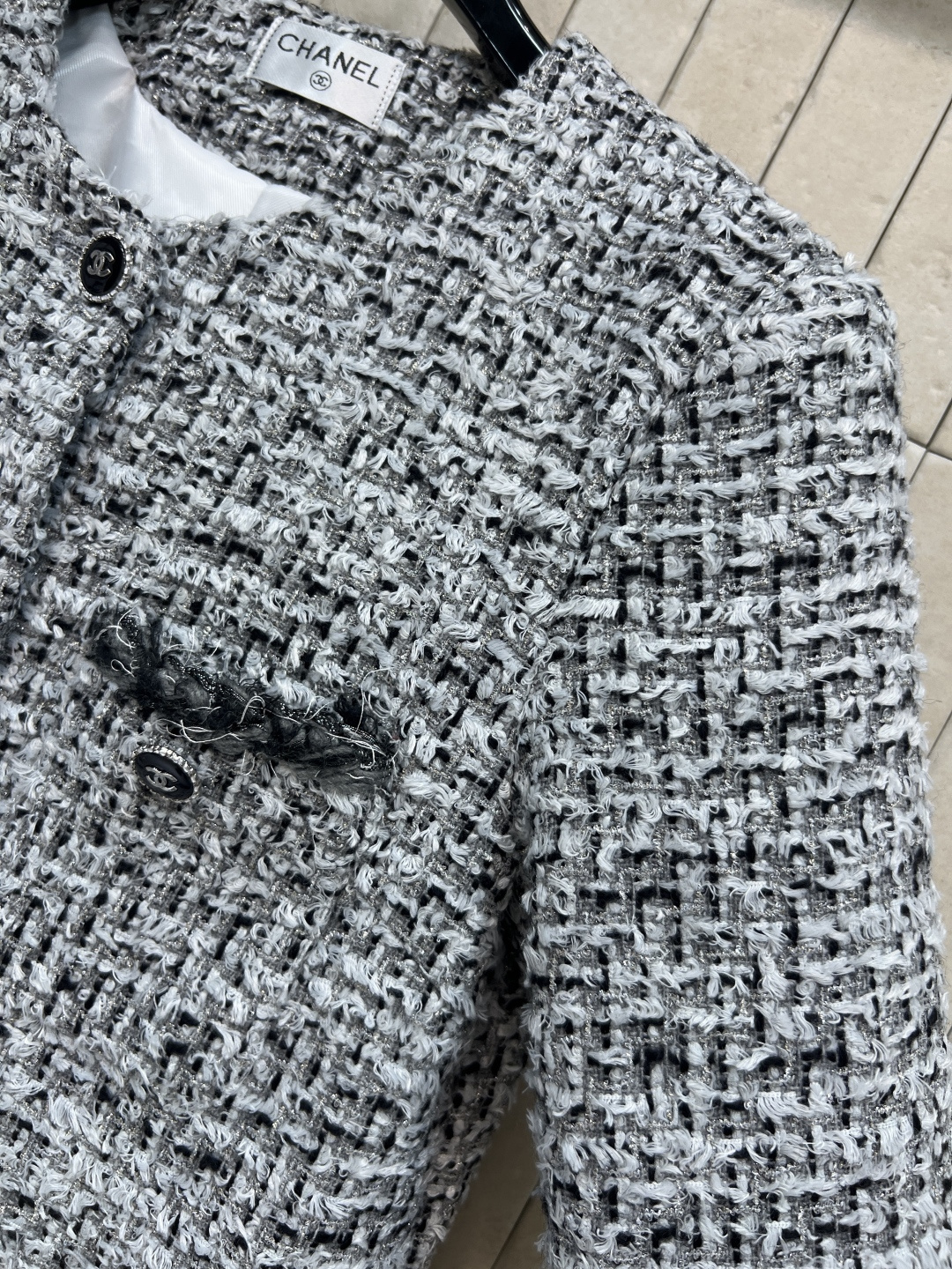 小香 25秋冬新款 圆领撞色口袋小香风外套 这种简约不简单又不失设计感的衣服简直太惹人爱了 上身超级贵气