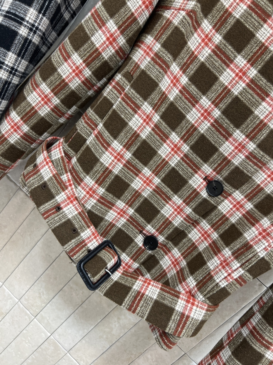 25秋冬新款 格纹毛呢立领腰带装饰外套 气质立领H版型 斜边排扣设计 打造英伦风减龄气质少女风 上身超级