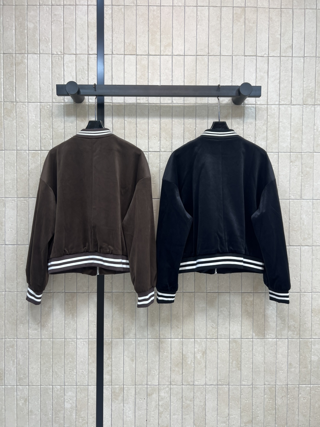 PD家 25秋冬新款 三角标丝绒棒球夹克外套 领口和袖口还有衣摆做的螺纹针织条纹撞色设计 一秒的吸睛抢镜