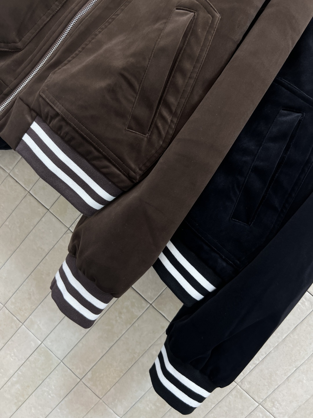 PD家 25秋冬新款 三角标丝绒棒球夹克外套 领口和袖口还有衣摆做的螺纹针织条纹撞色设计 一秒的吸睛抢镜