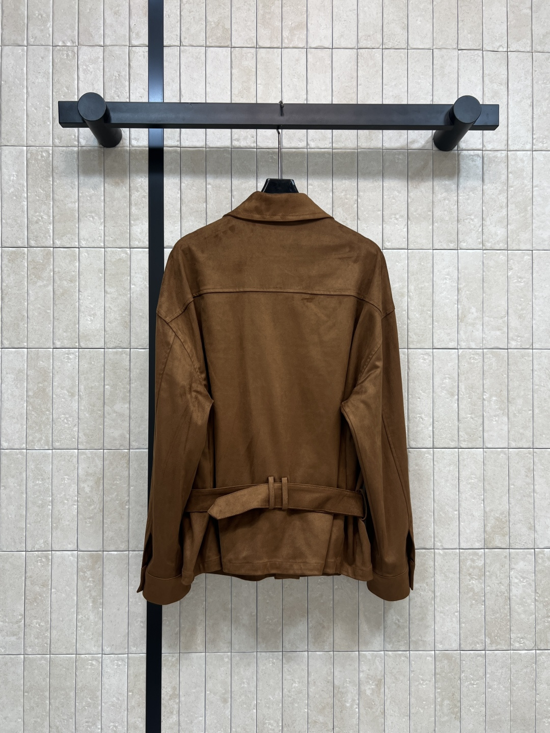 MIu家 25秋冬新款 深棕色鹿皮绒腰带夹克外套 定制鹿皮绒面料 质感细腻柔软 胸前logo刺绣 +翻盖