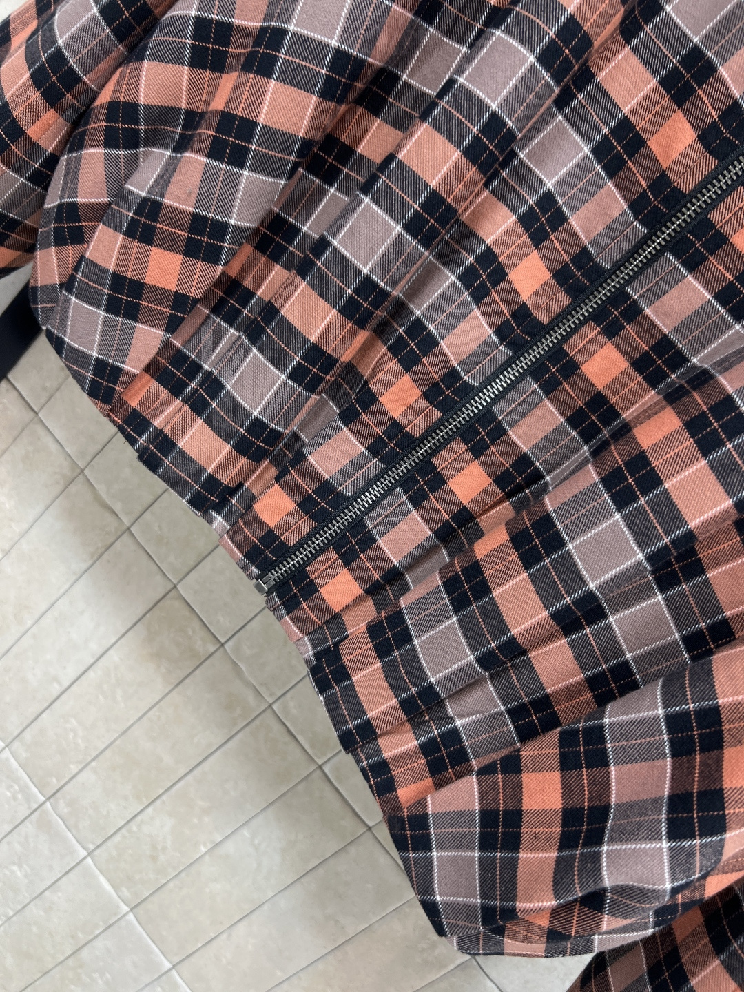 LW家 25秋冬新款 格纹套装 翻领褶皱外套+搭片半身裙 文艺的复古风 自带减龄感的少女风气质 经典的立